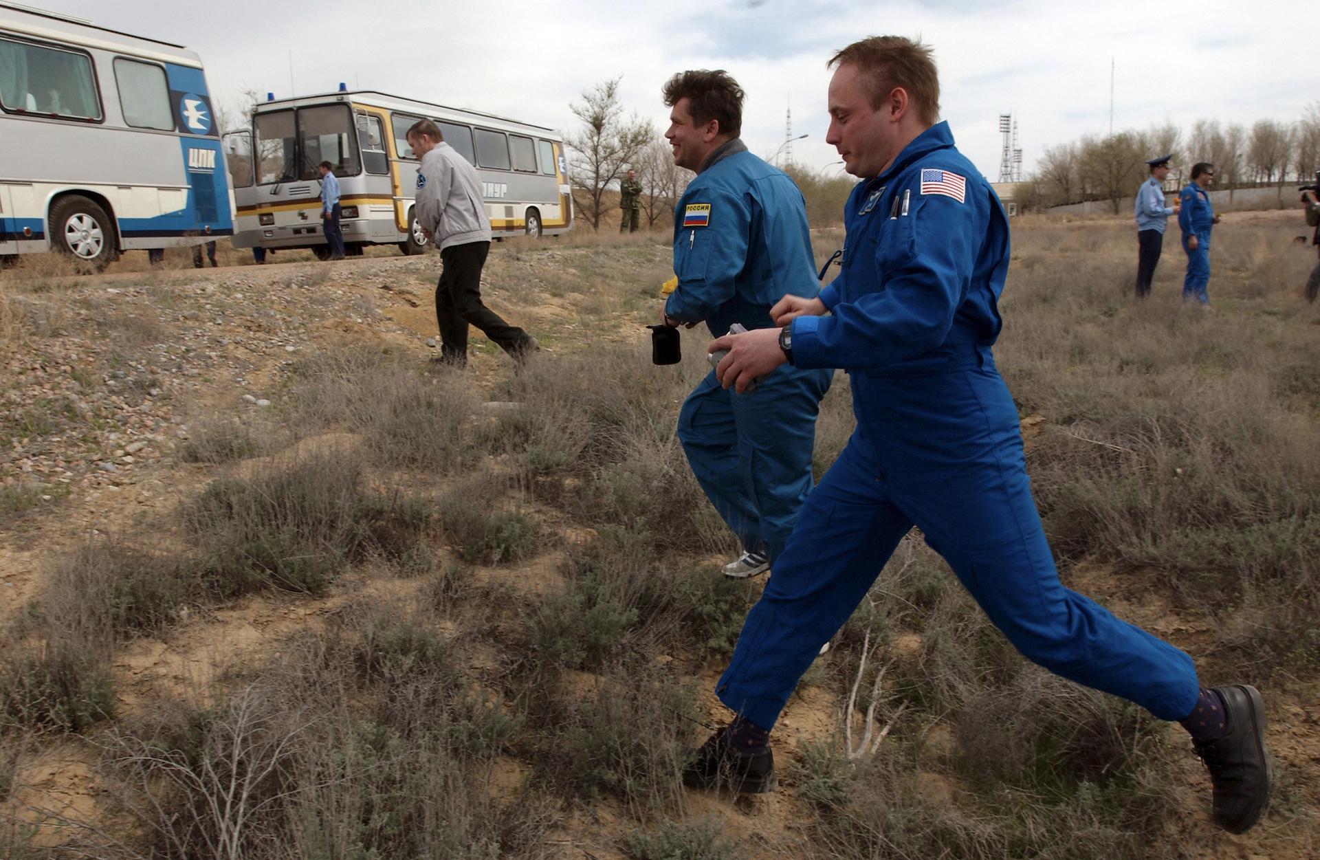 Expedition 9 Preflight Activities