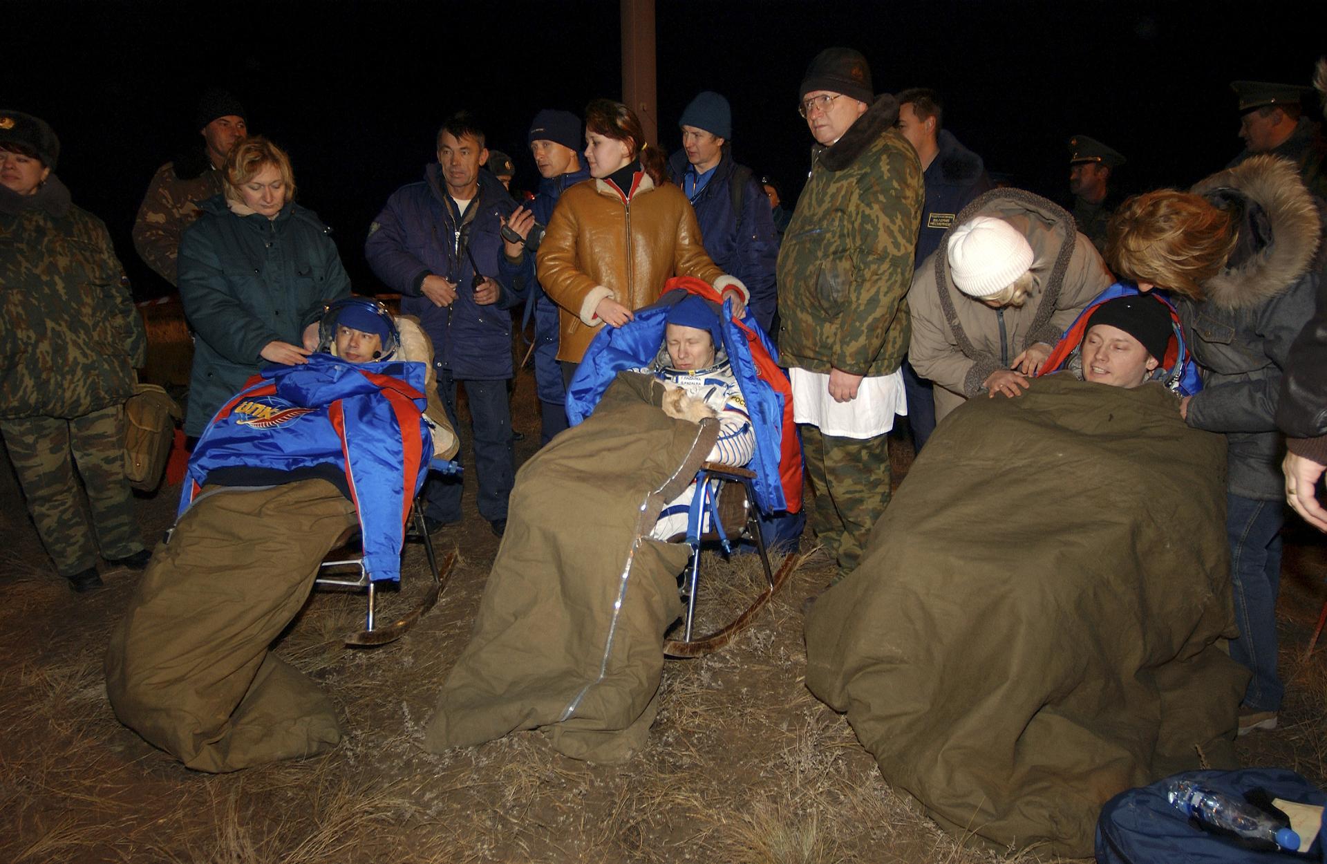 Expedition 9 Landing