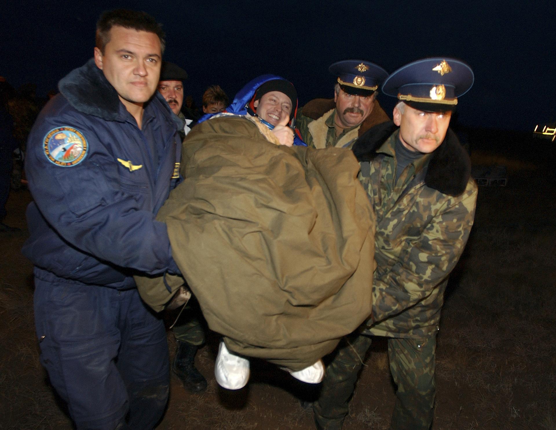 Expedition 9 Landing