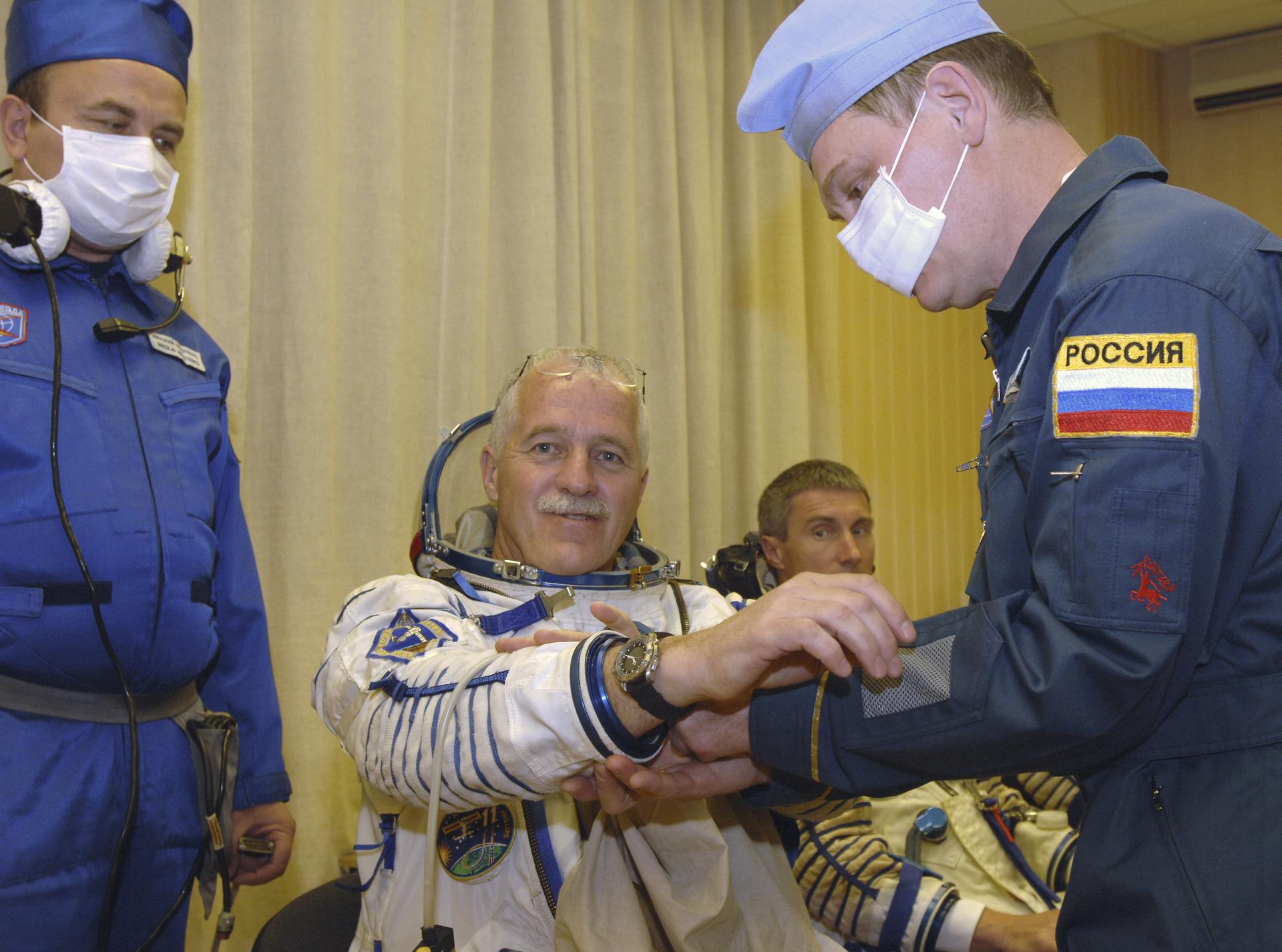 Expedition 11 Launch Day