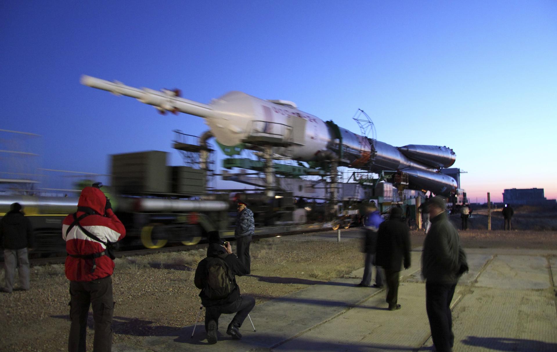Expedition 19 Soyuz Rollout