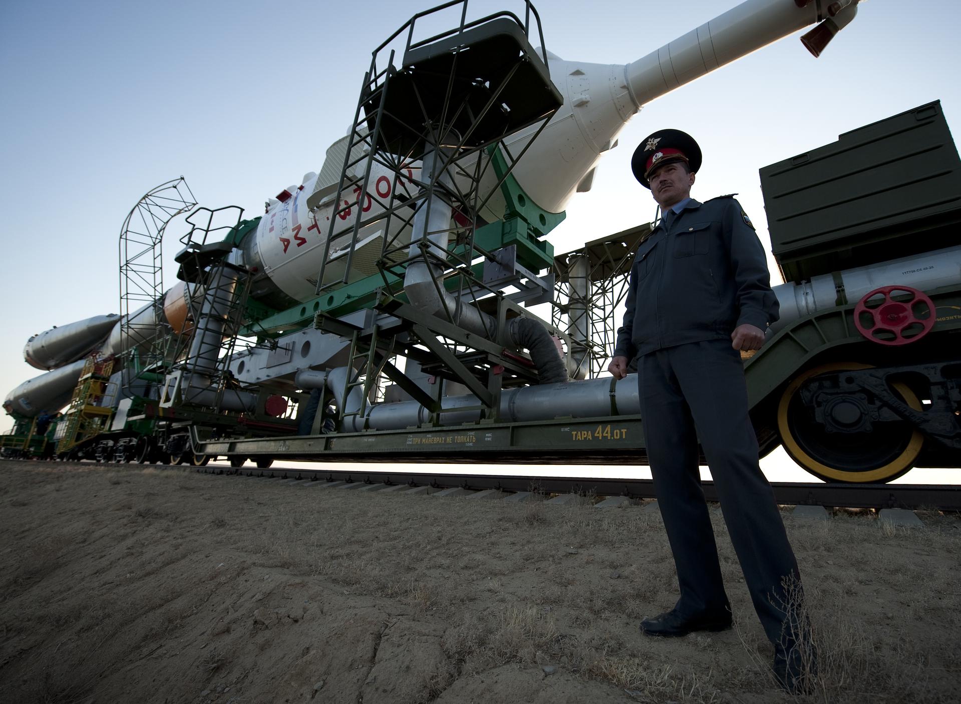 Expedition 21 Soyuz Rollout