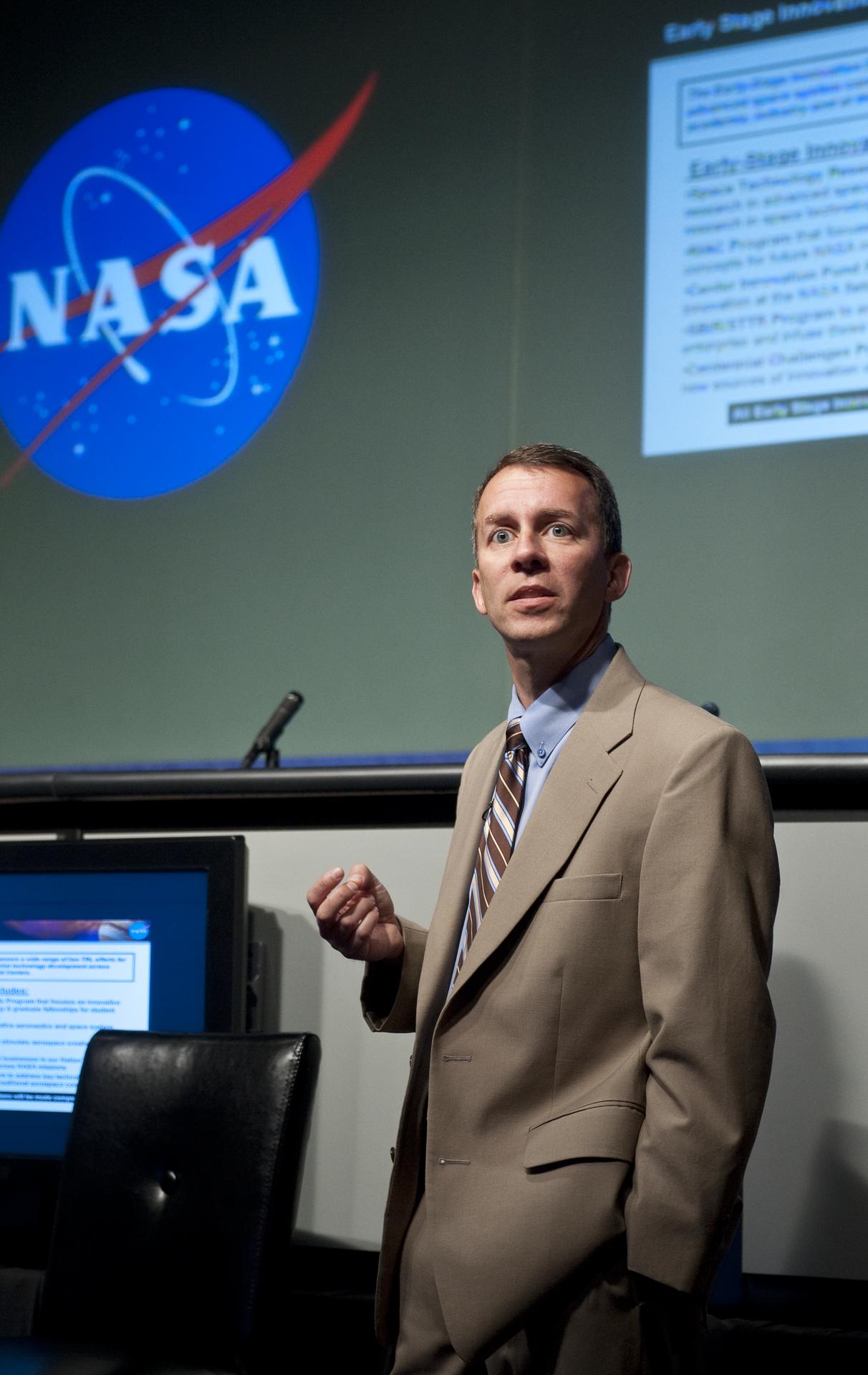 NASA Chief Technologist Hosts Town Hall