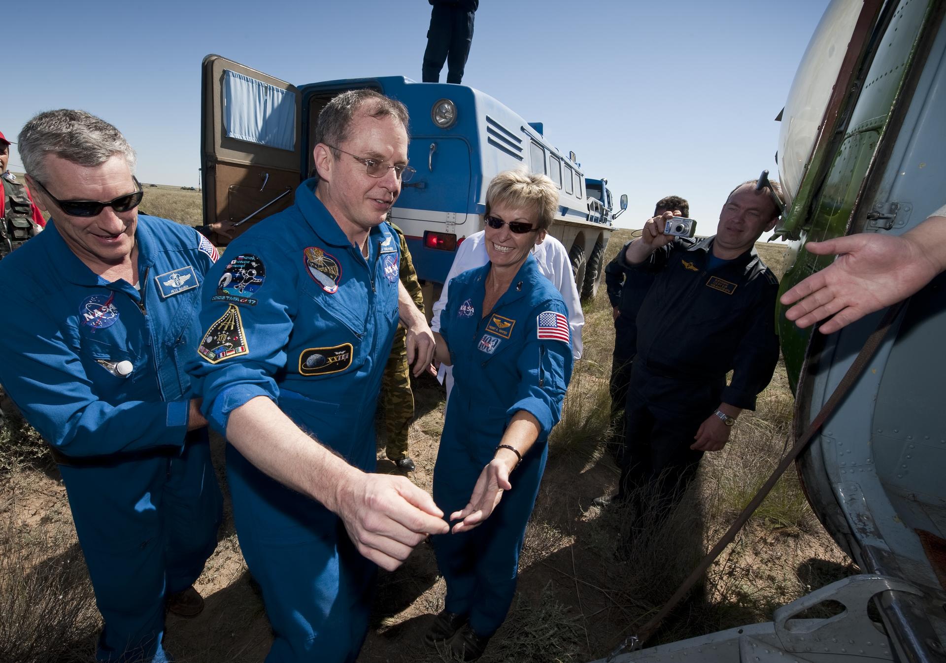Soyuz TMA-17 Lands