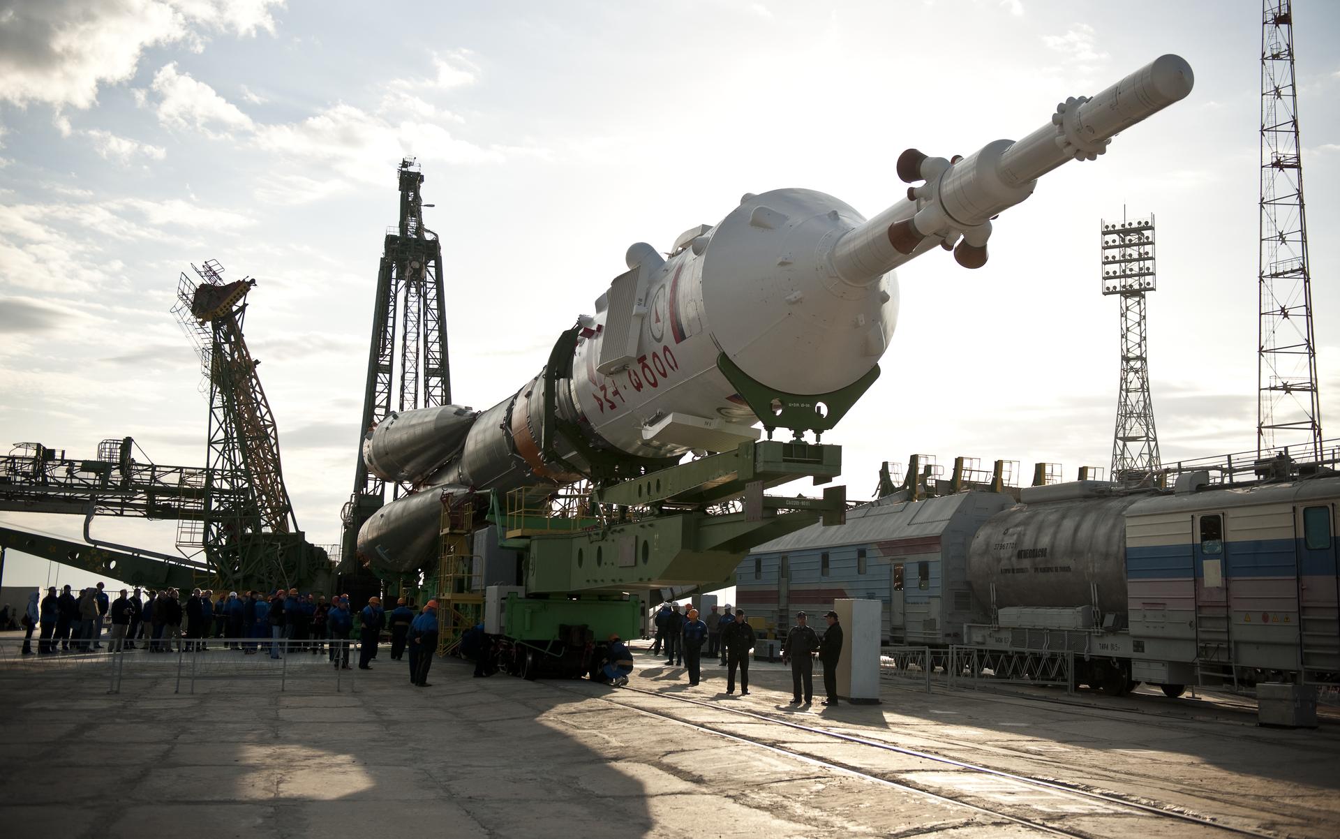 Expedition 25 Soyuz Rollout