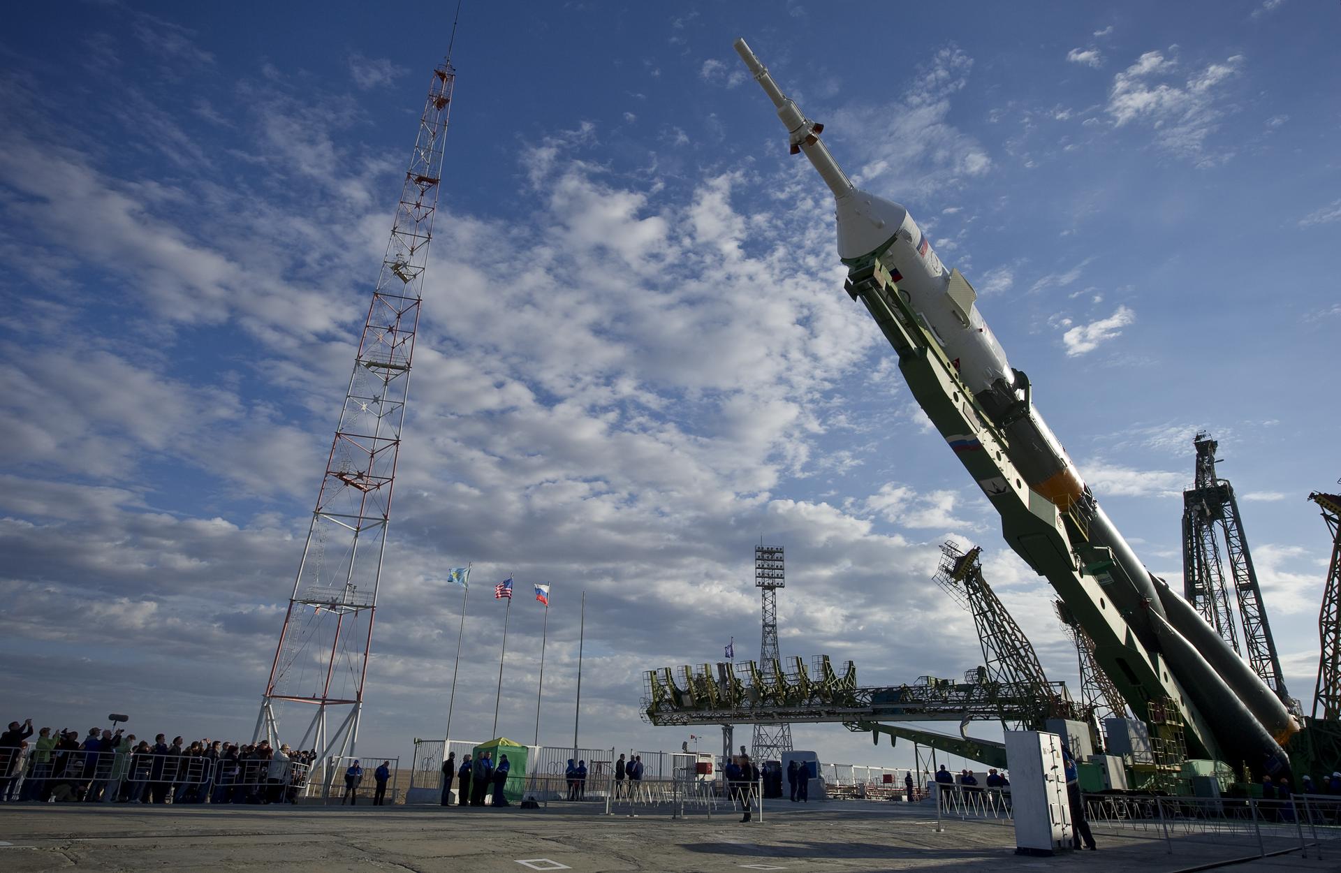 Expedition 25 Soyuz Rollout
