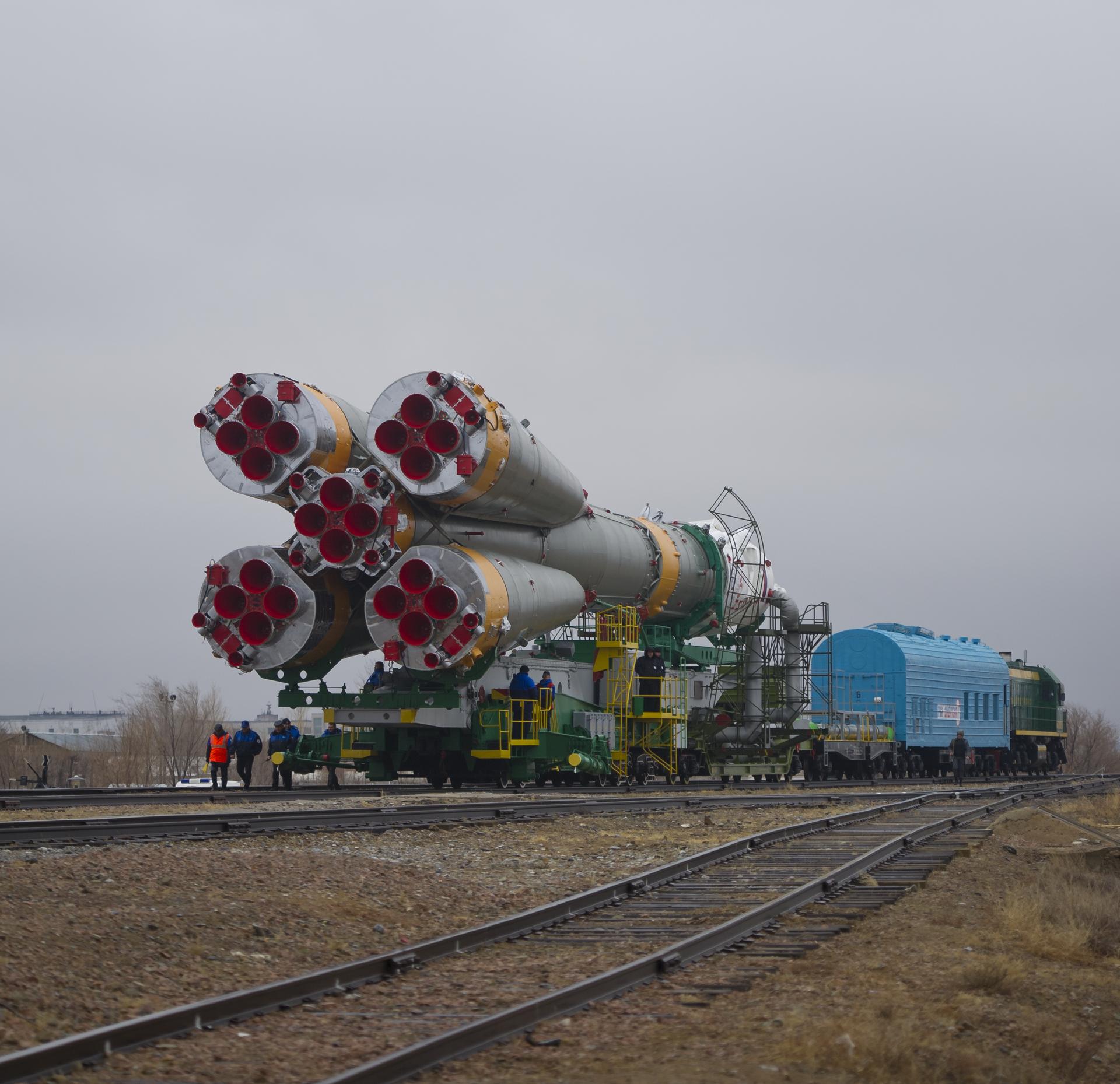 Expedition 27 Soyuz Rollout