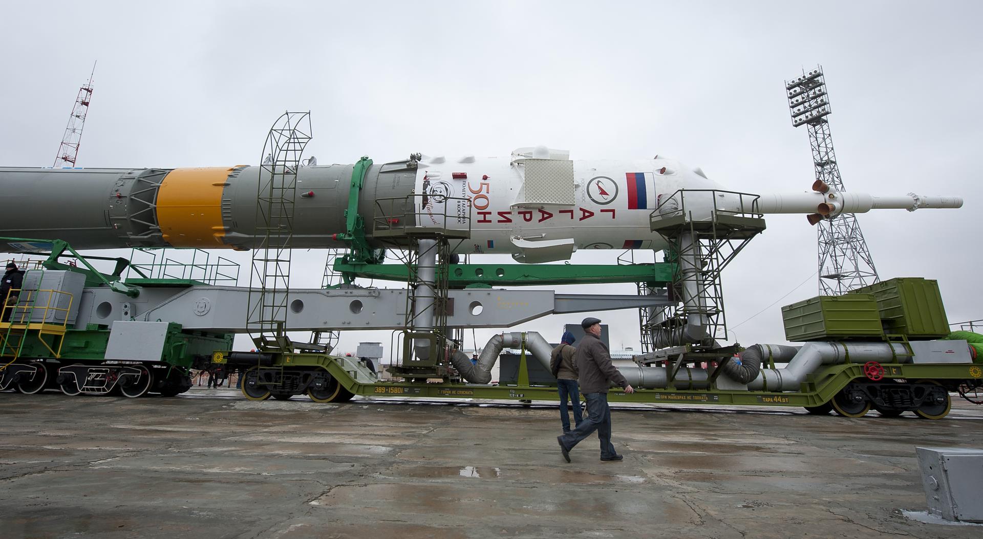 Expedition 27 Soyuz Rollout