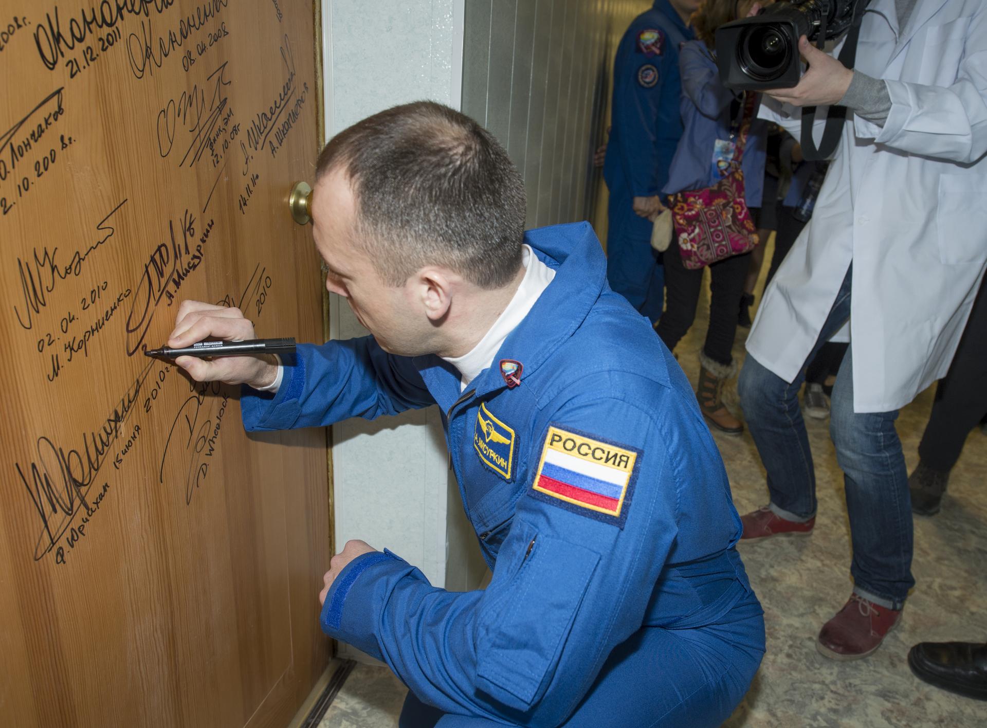 Expedition 35 Door Signing