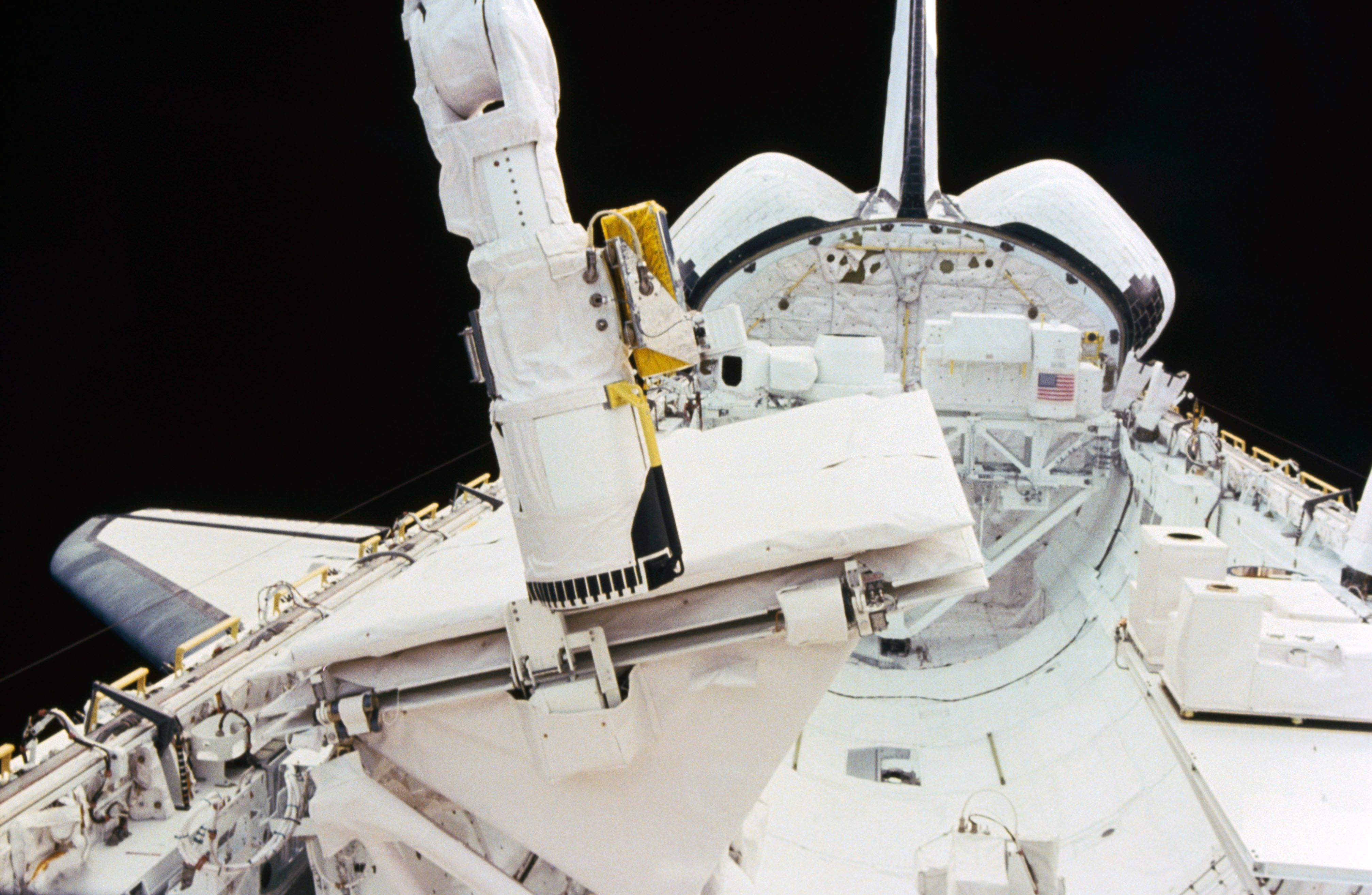 View of the RMS end effector touching the SIR-B antenna during STS 41-G