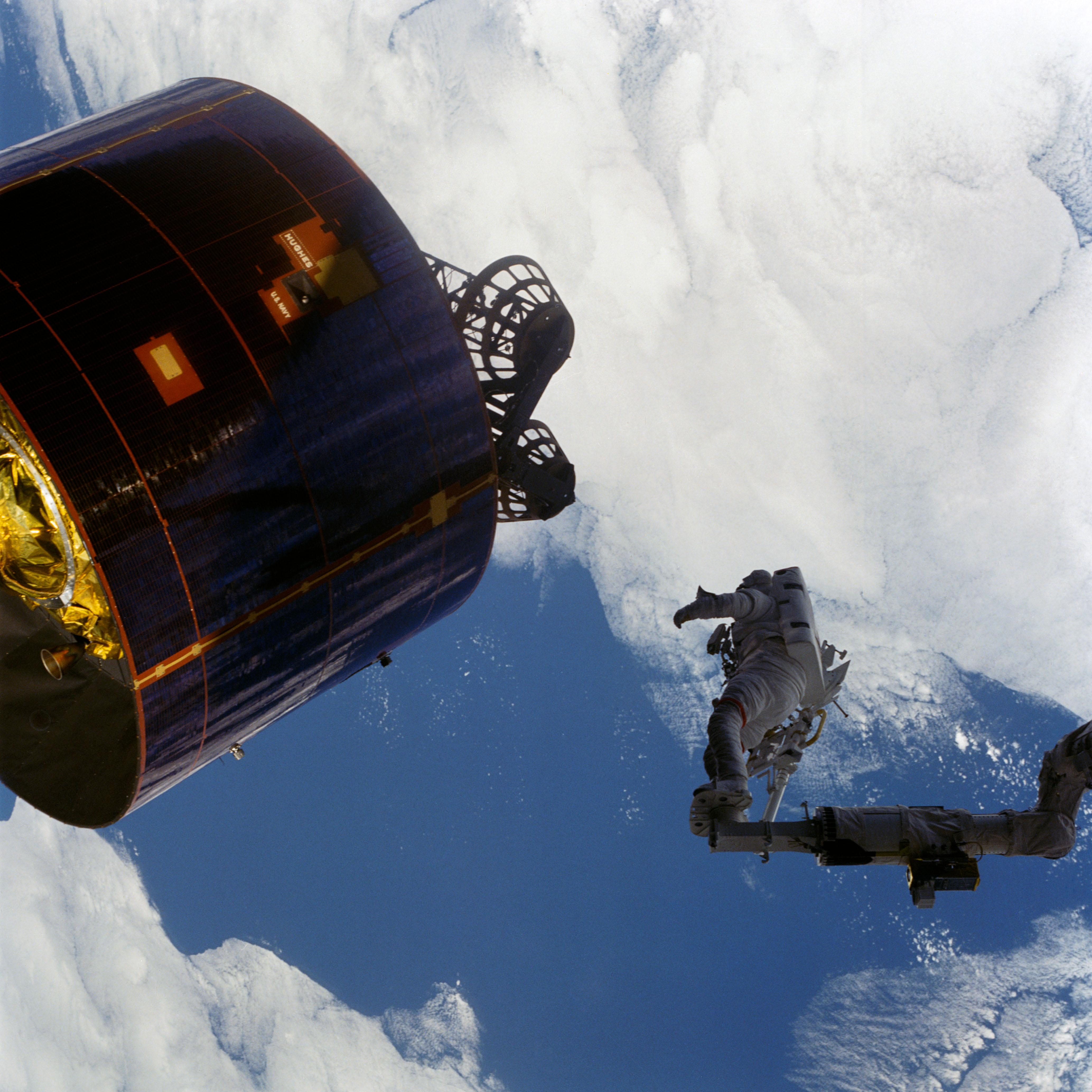 LEASAT-3 repair during the van Hoften and Fisher EVA