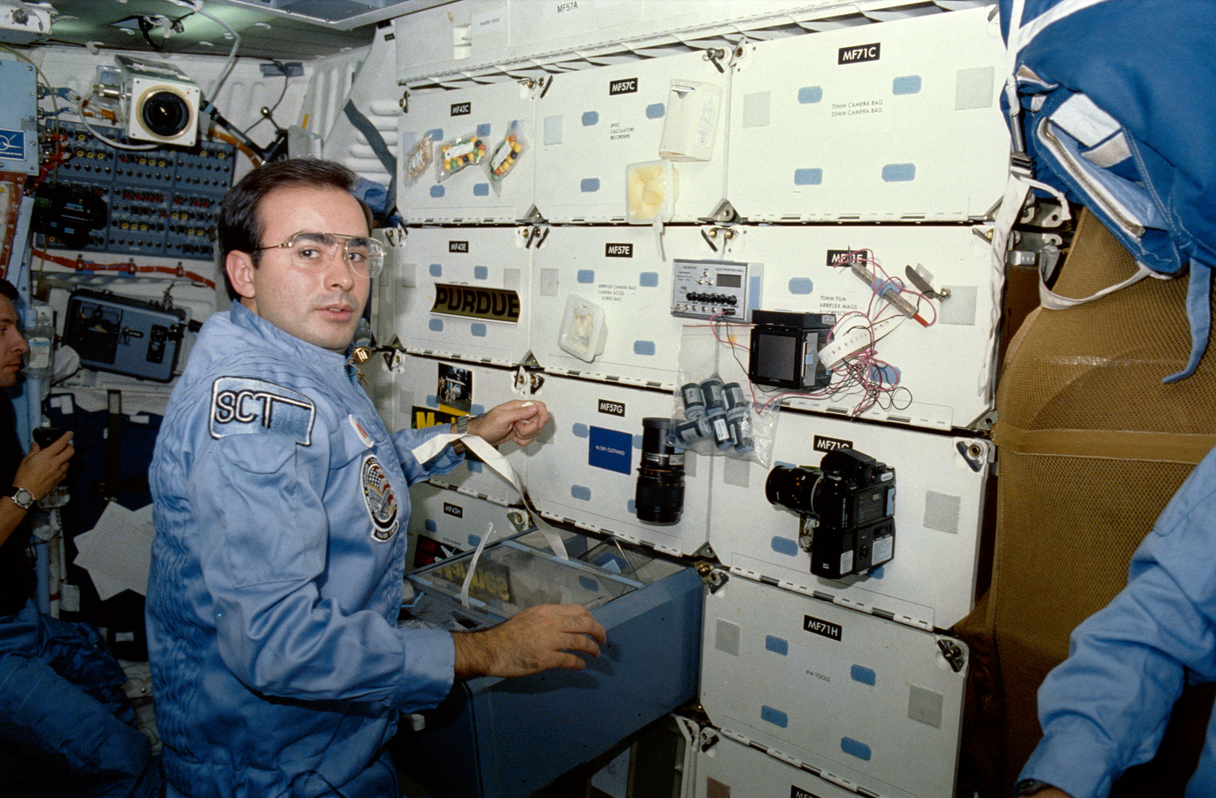 Payload specialists Rodolfo Neri prepares to begin experiments for Mexico