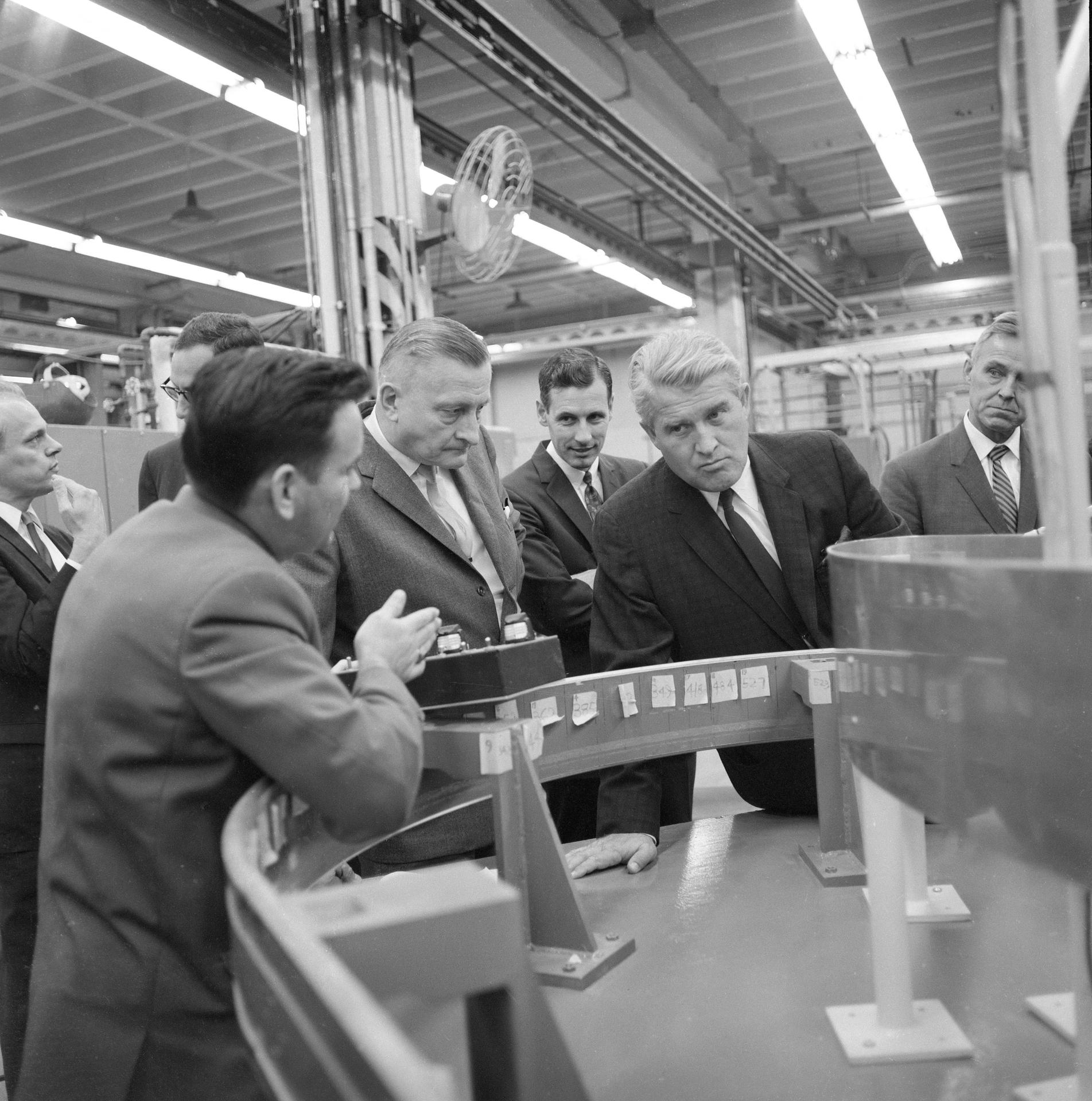 DR. WERNHER VON BRAUN