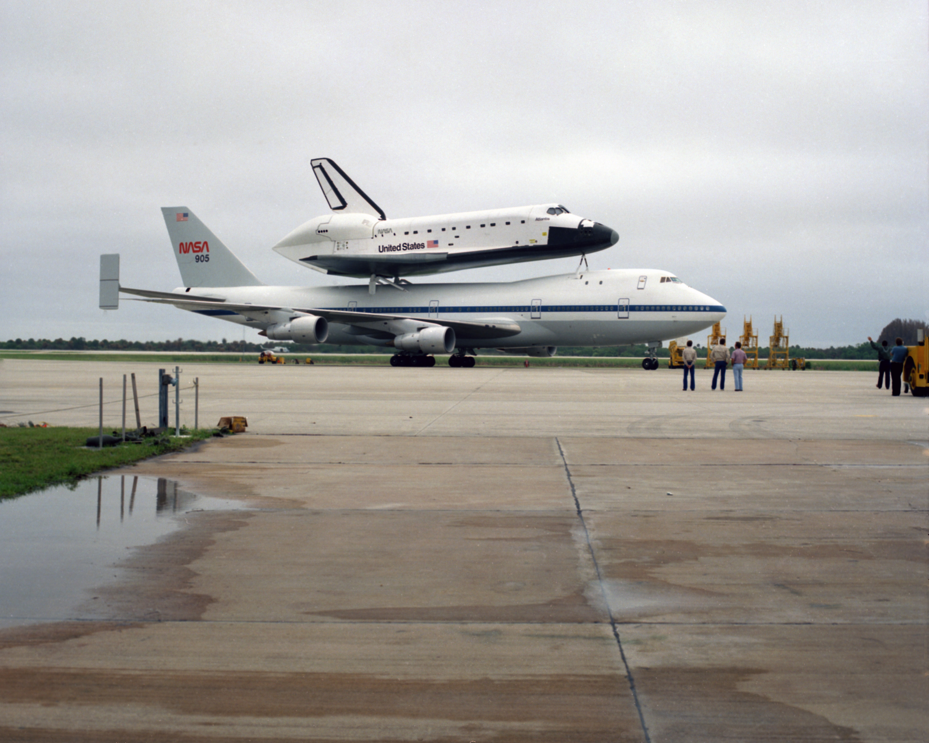 Orbiter Atlantis arrival at SLF.