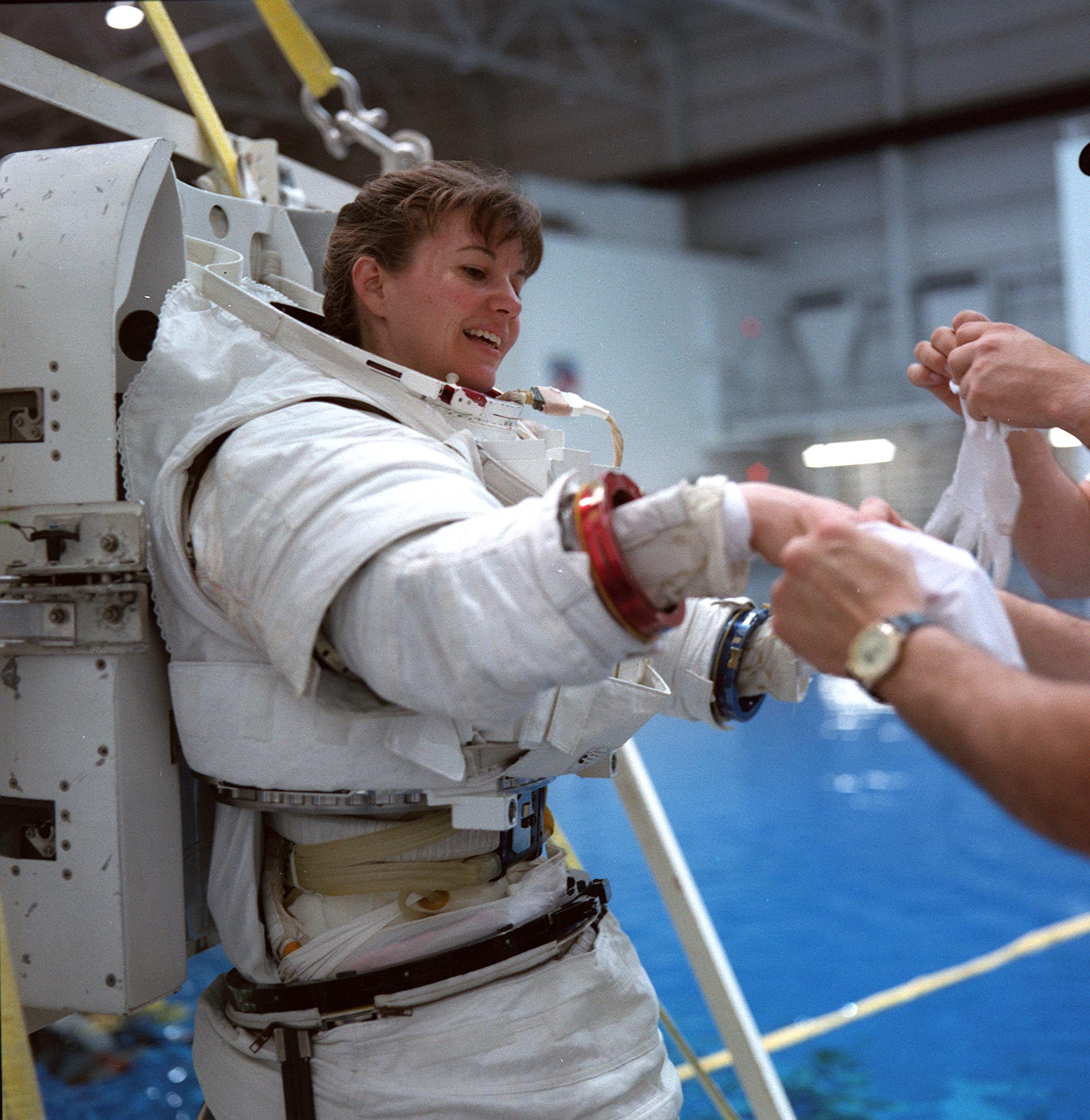 Astronauts at the NBL during ISS diving tests