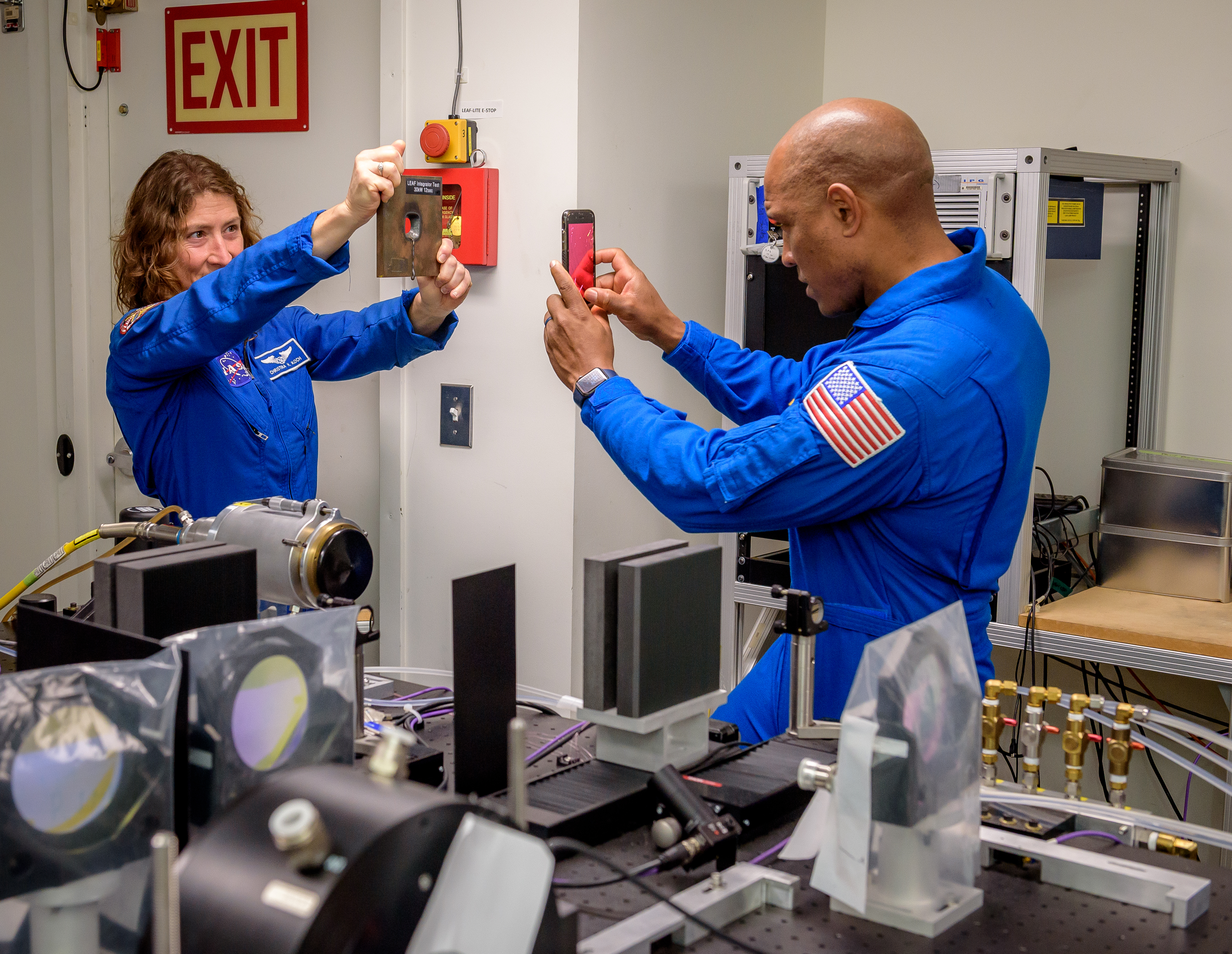 Orion Astronauts Visit Ames Entry Systems and Technology Divisio