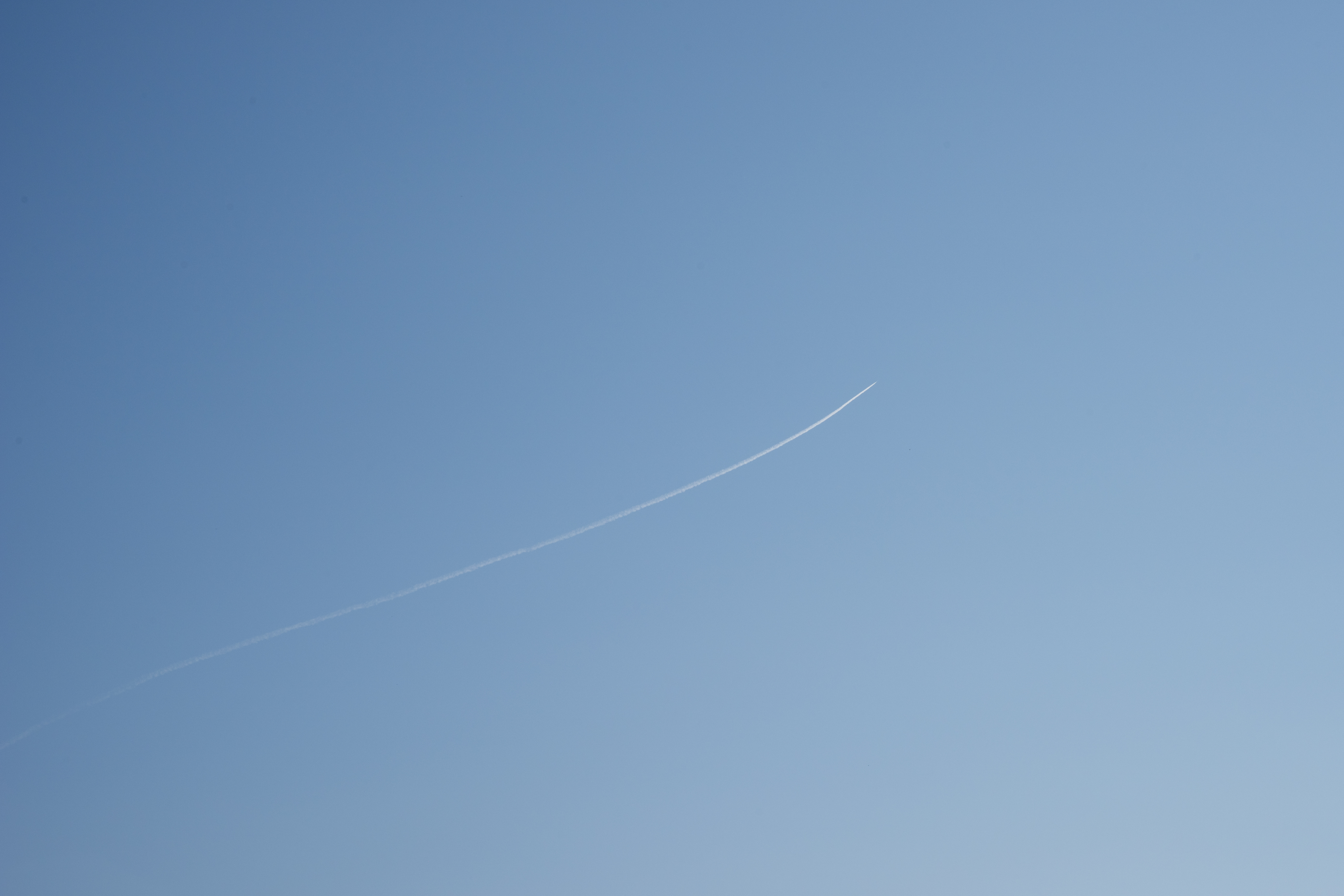Contrail of NASA F/A-18 Seen Off Coast During QSF18 Flight