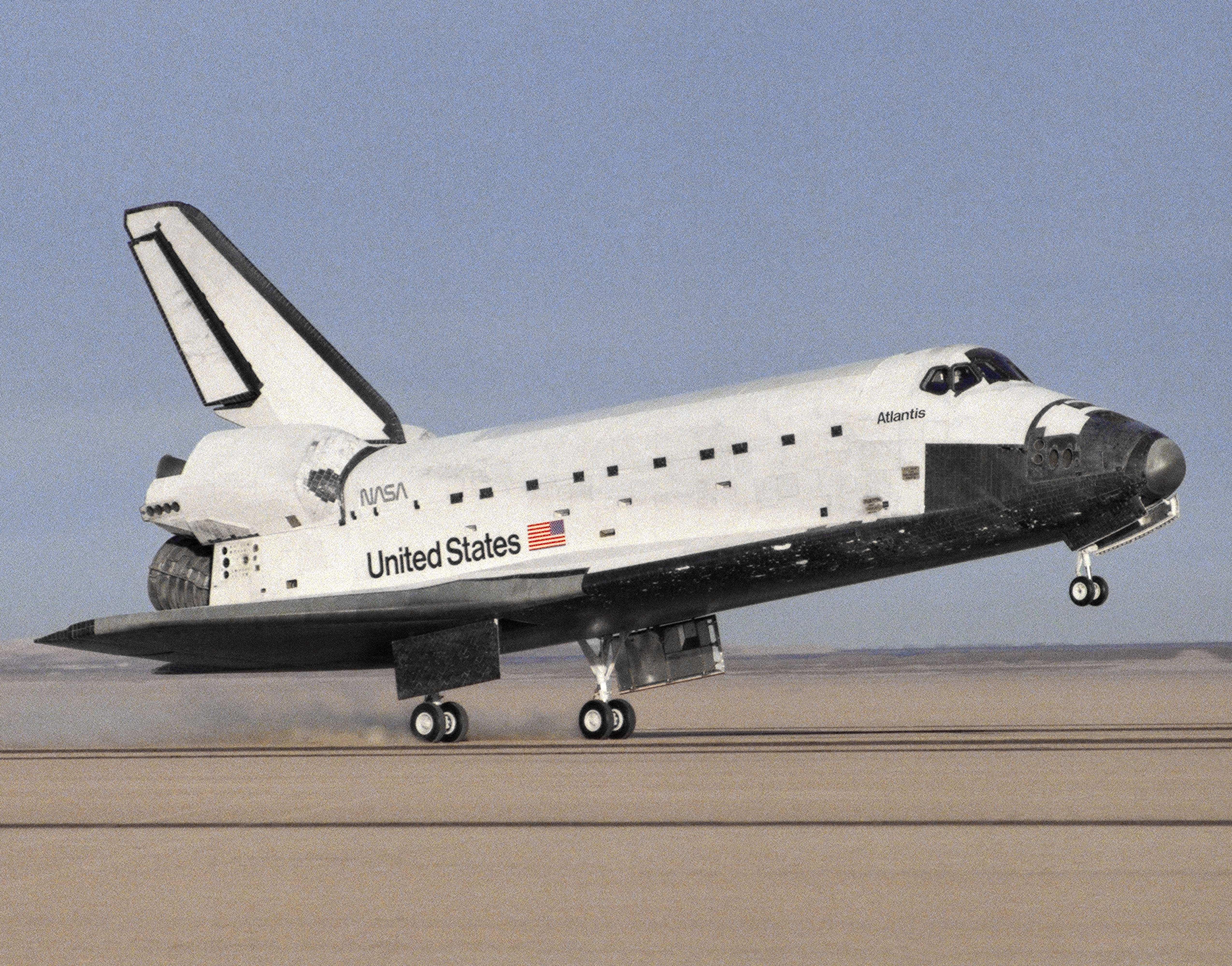 Shuttle Atlantis Landing at Edwards