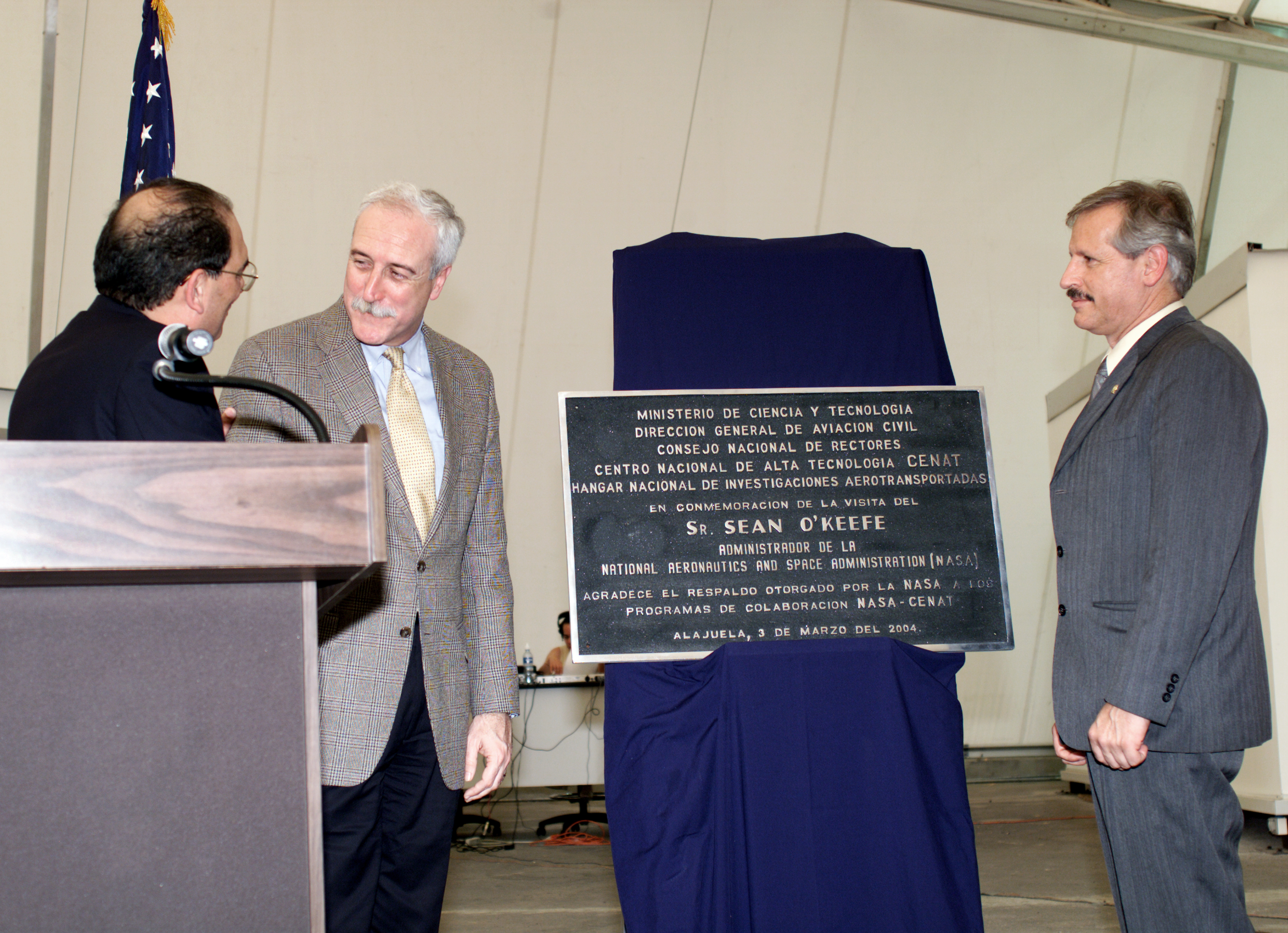 AirSAR 2004 plaque unveiling by NASA Administrator Sean O'Keefe and Fernando Gutierrez, Costa Rican Minister of Science and Technology(MICIT)