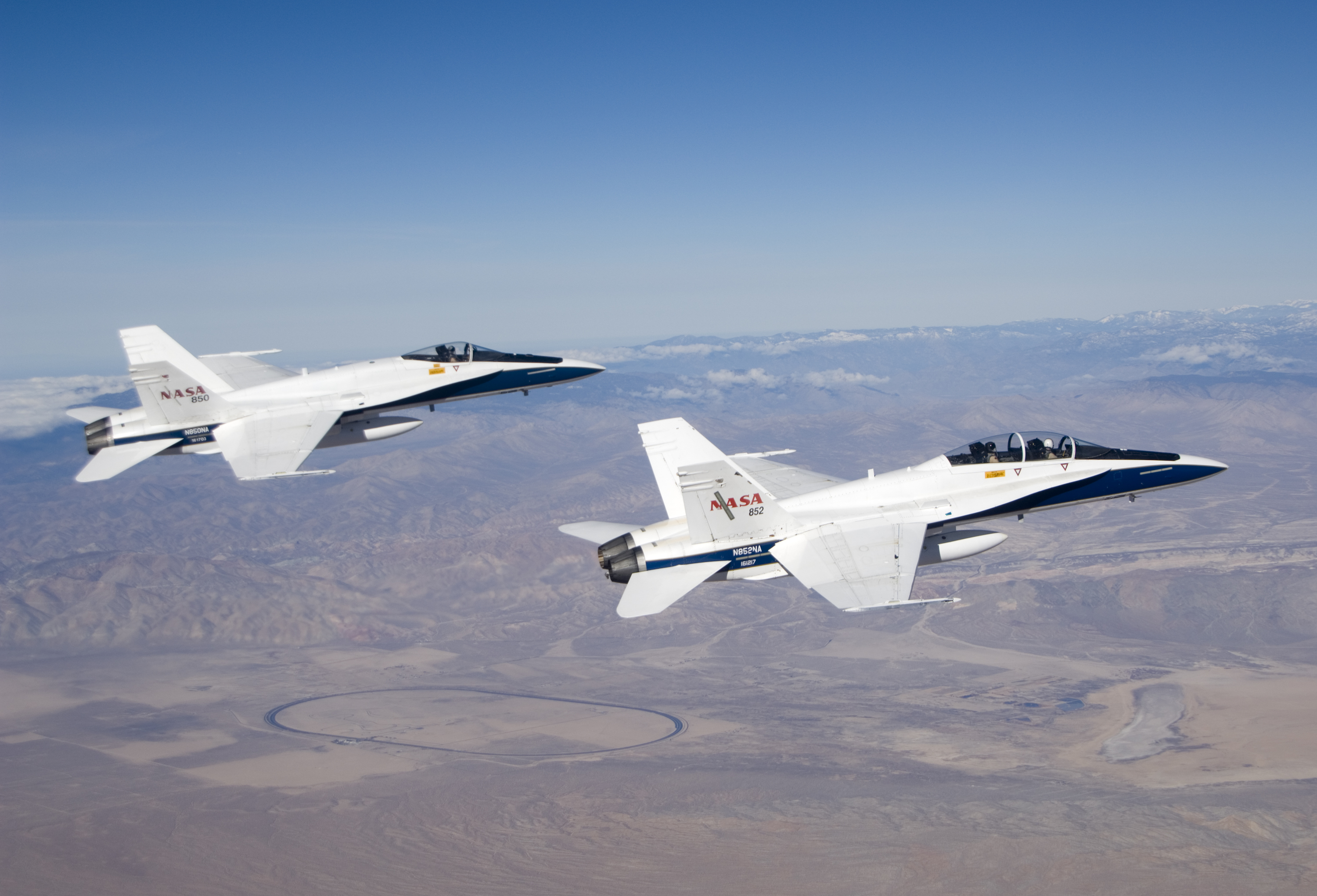 NASA Dryden research pilot Gordon Fullerton flies his final mission in NASA F/A-18B #852 in formation with NASA F/A-18A #850 on Dec. 21, 2007.