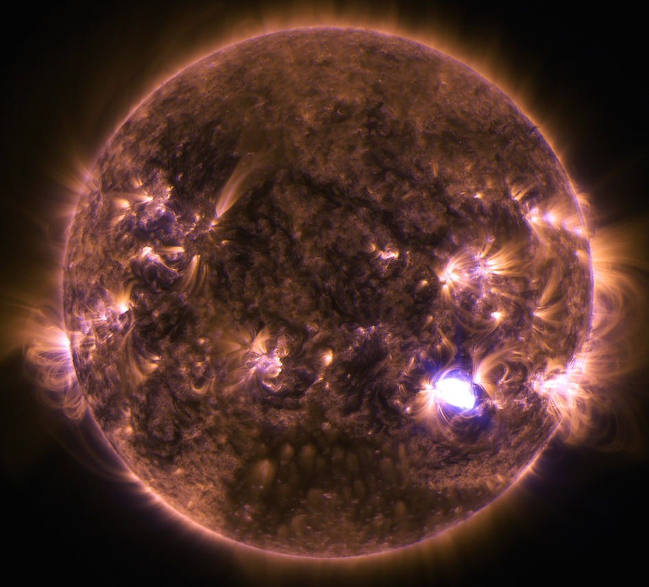 Sun Emits a Mid-Level Flare on Dec. 4, 2014