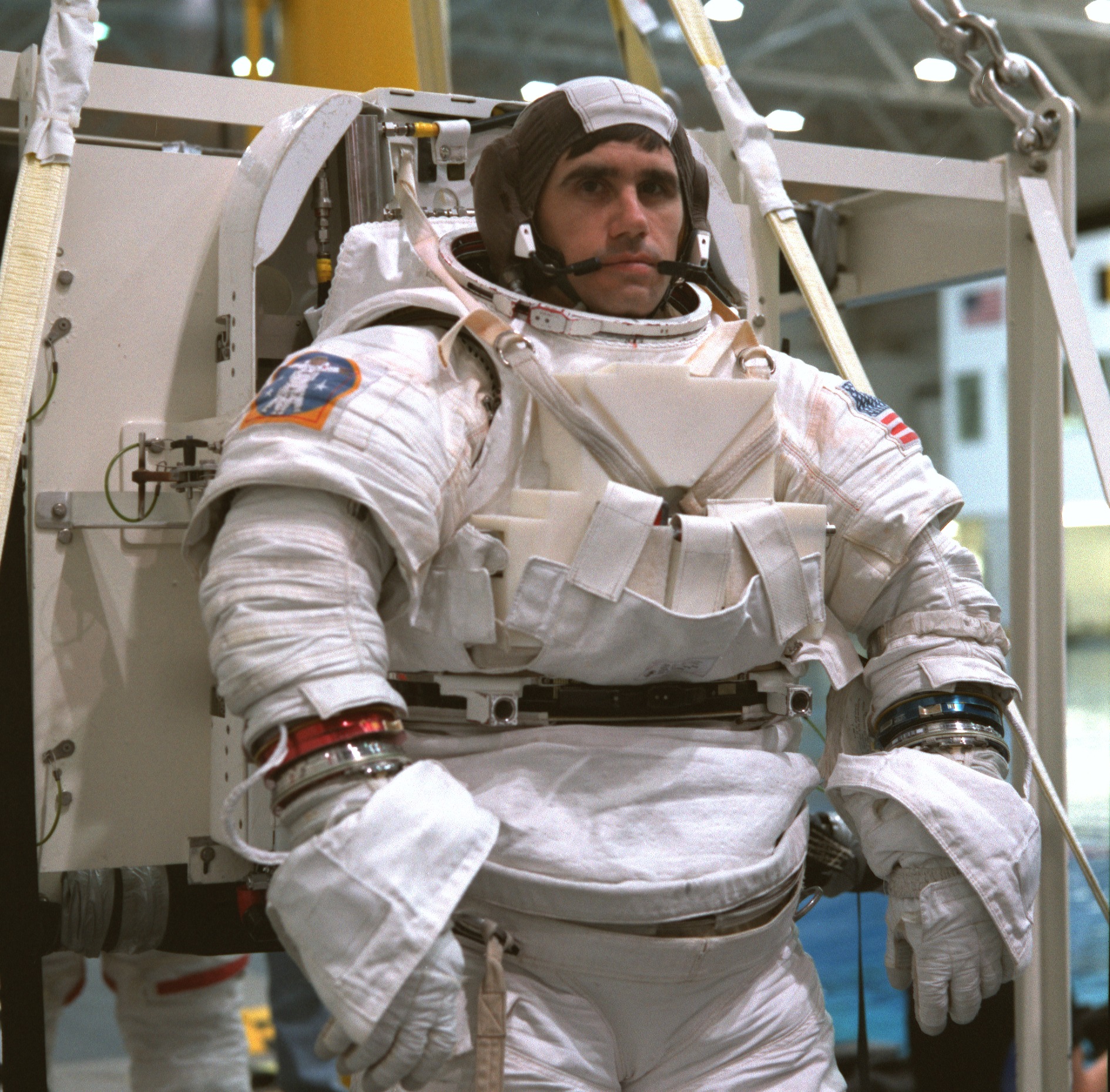 STS-106 crew training in NBL