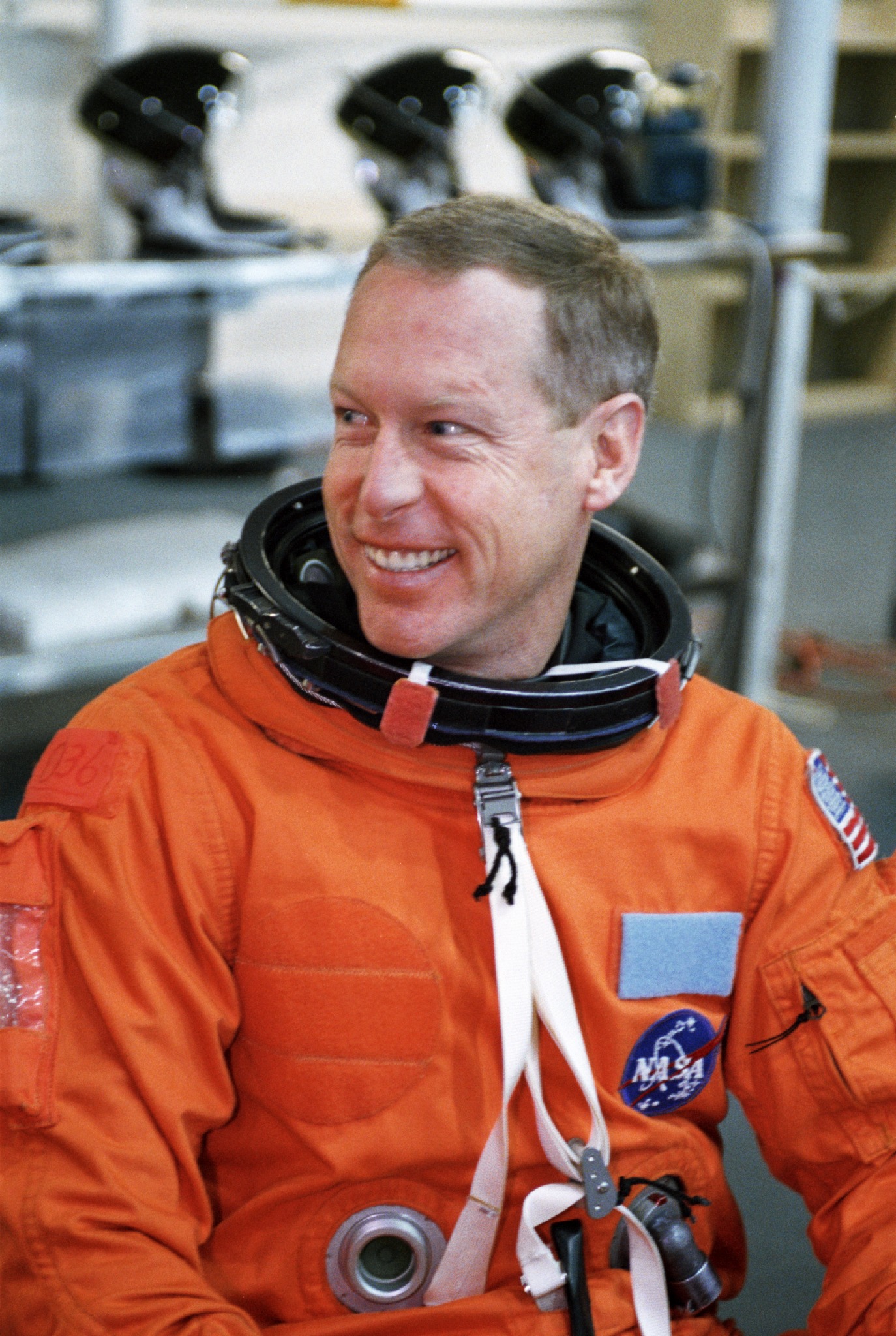 STS-105 preflight water survival training in NBL pool in SCTF