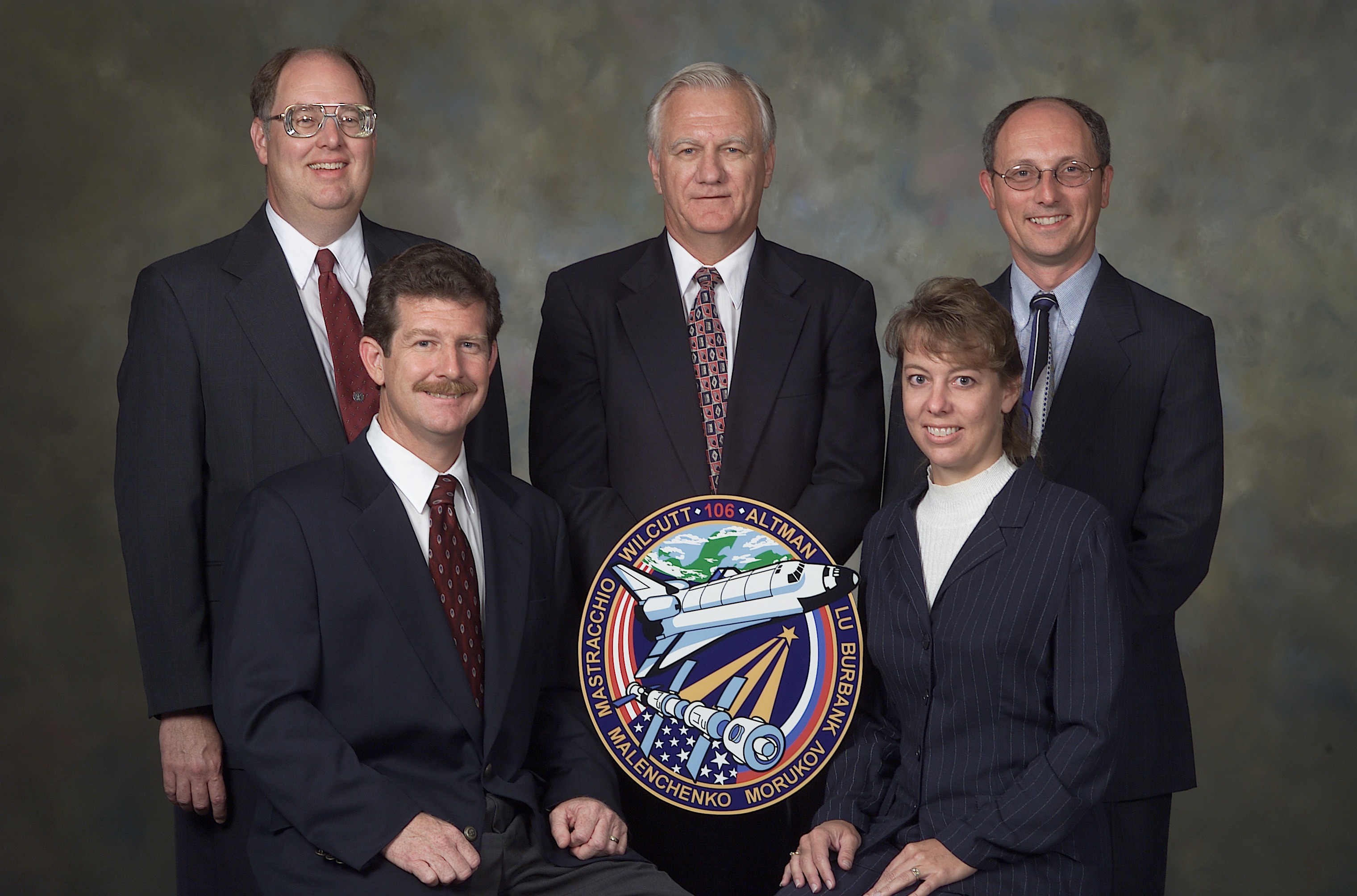 Portrait view of the STS-106 Flight Directors