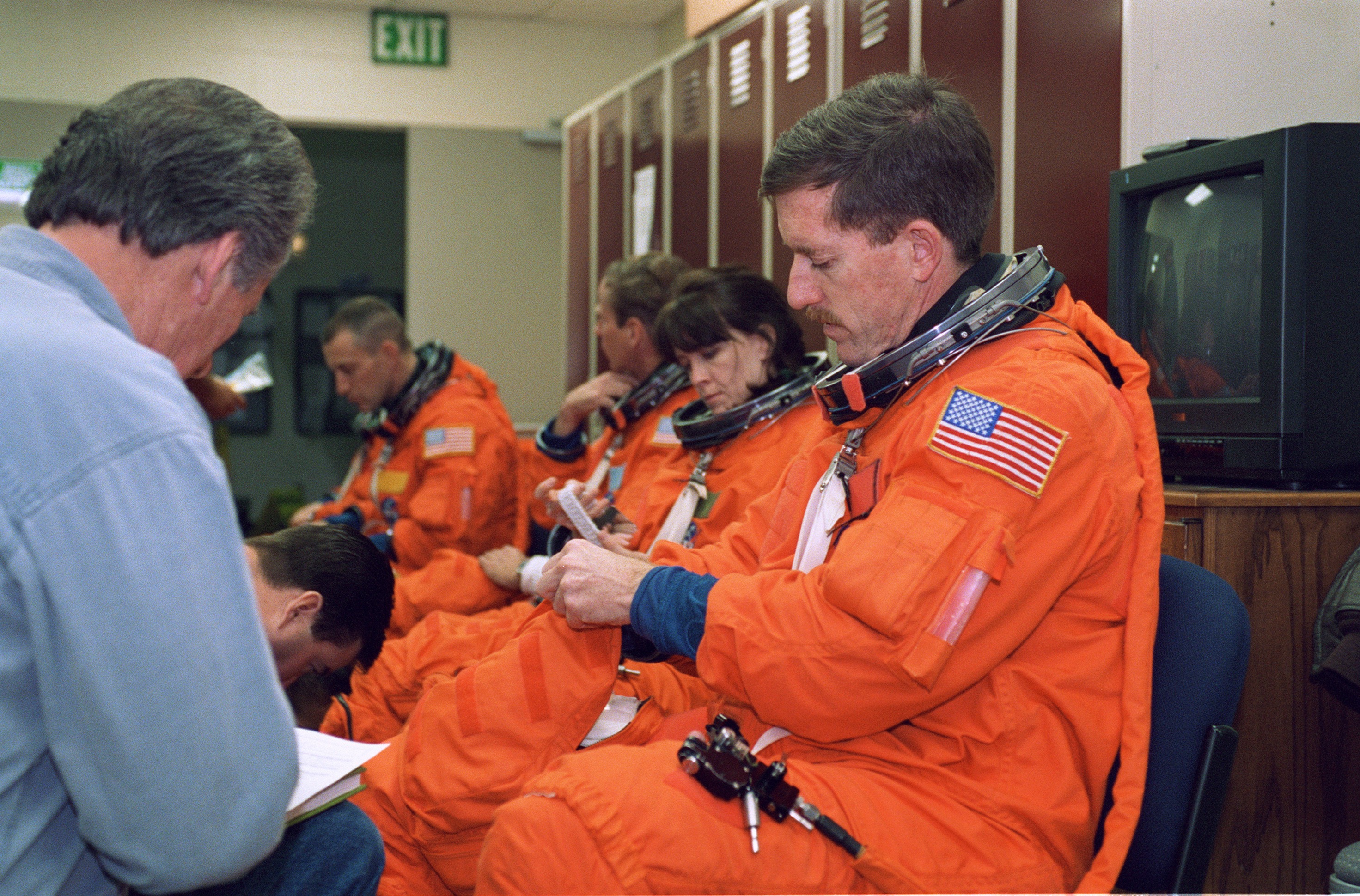 STS-104 crewmembers in Building 9NW