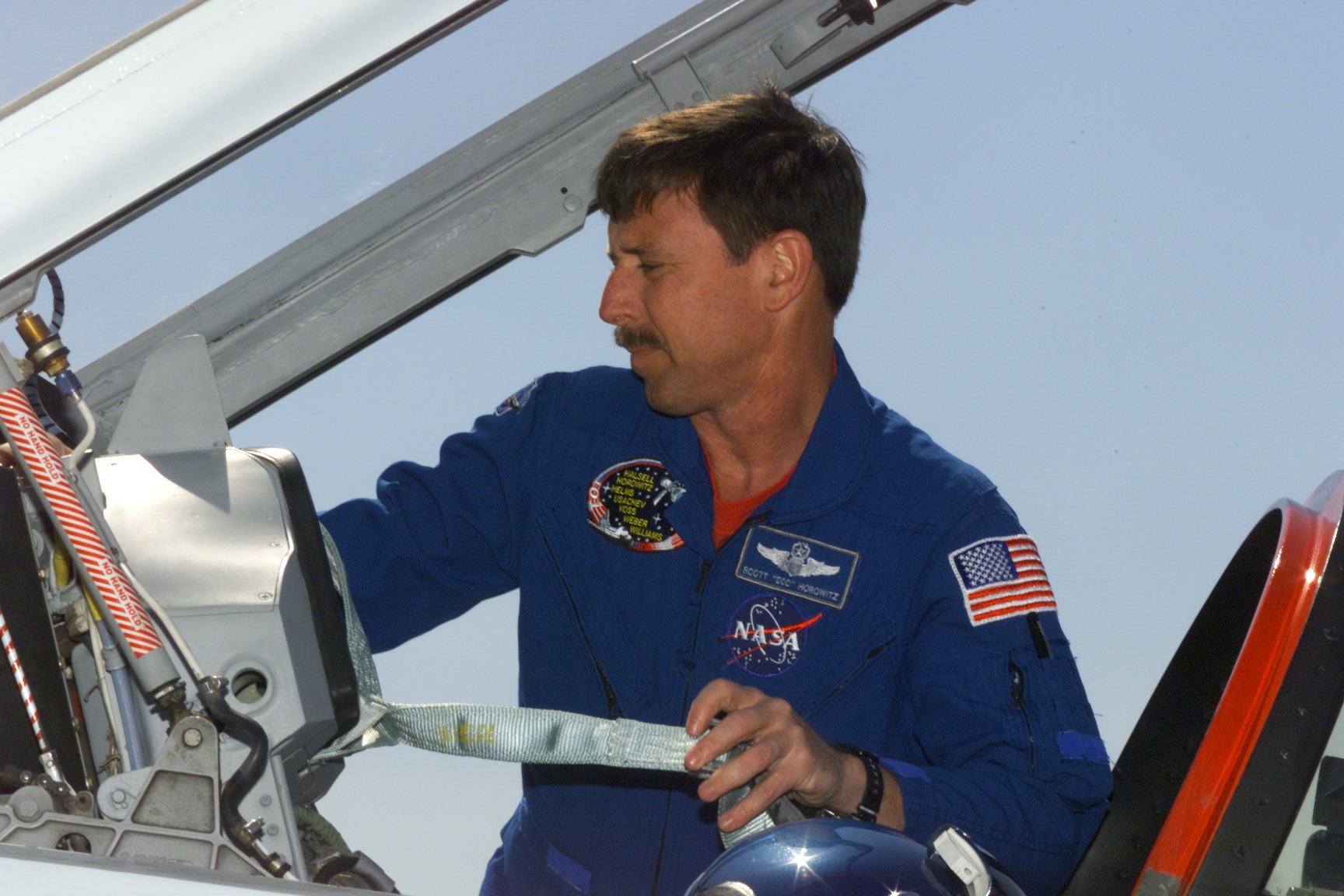 STS-105 crew departs Ellington Field in T-38's
