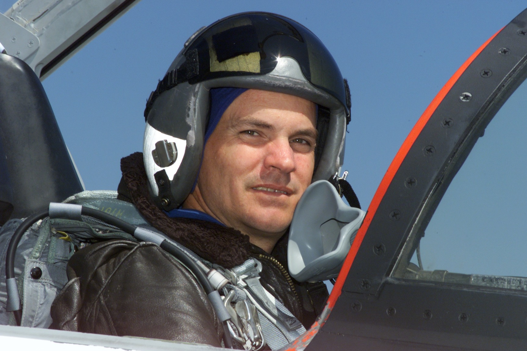 STS-105 crew departs Ellington Field in T-38's