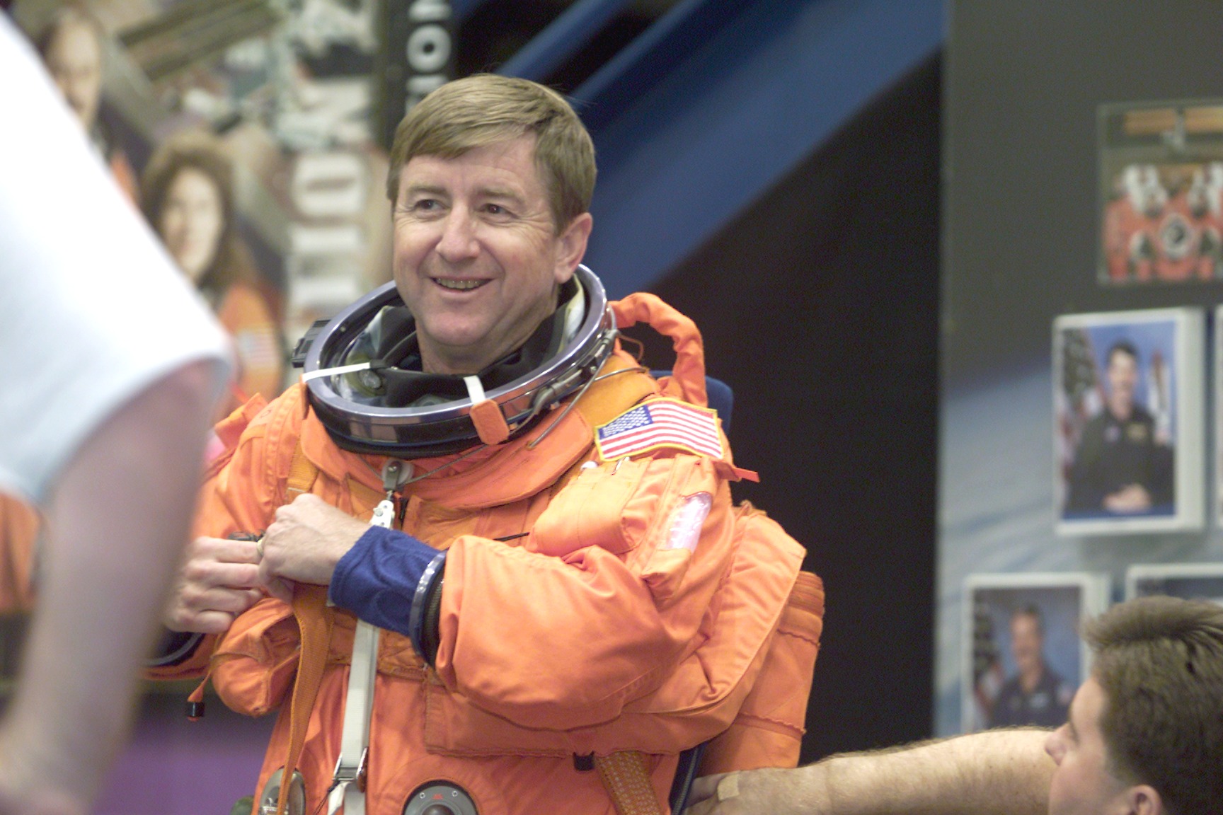 STS-105 with Expedition 3 - PRL Insertion/Egress