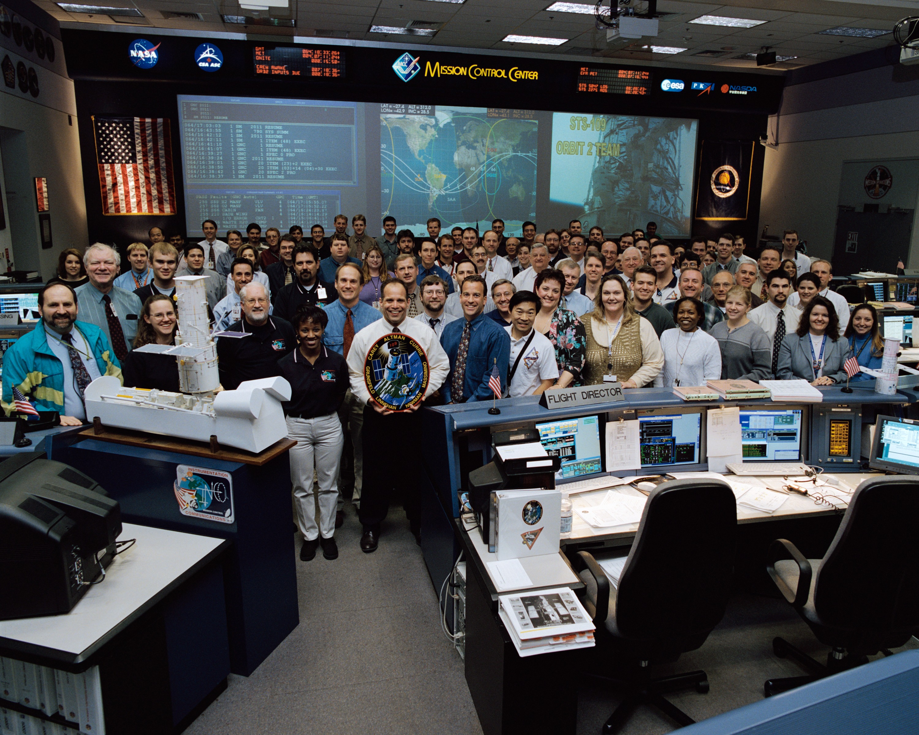 STS-109 Flight Control Team Photo in WFCR - Orbit 2 with Flight Director Tony Ceccaci.