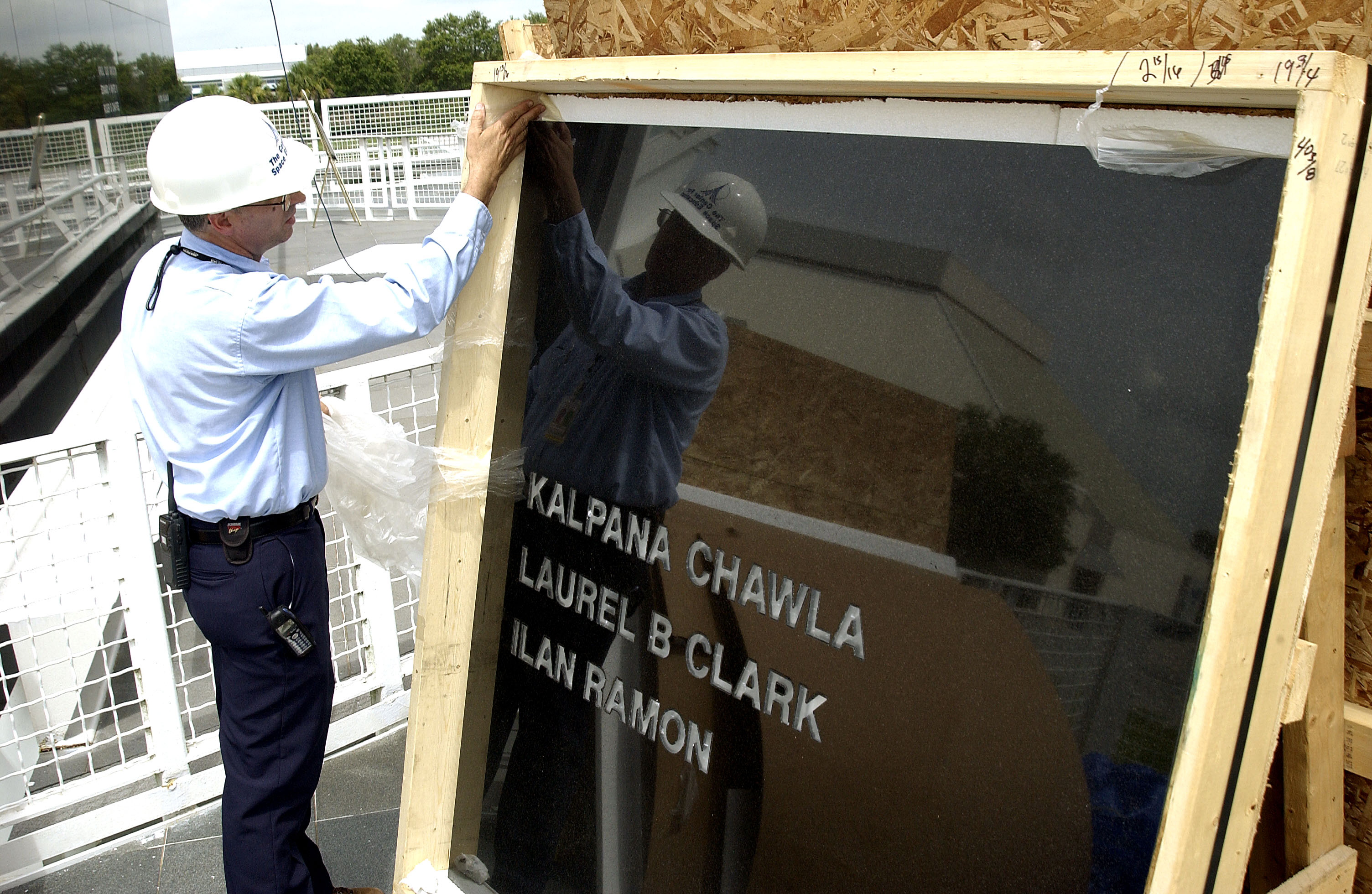 Columbia Crew added to Astronaut Memorial Mirror