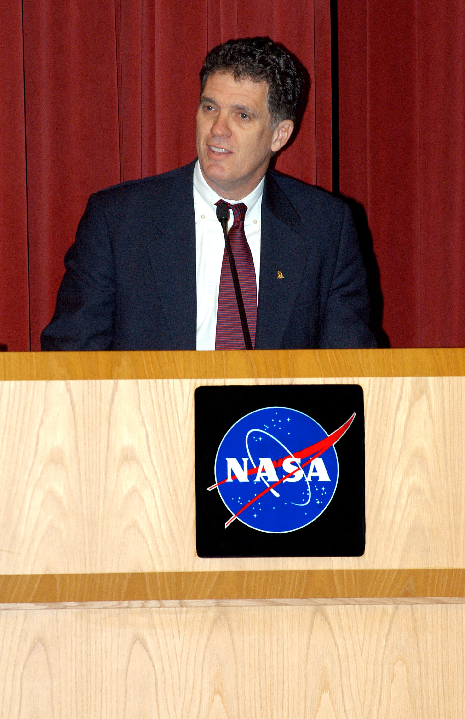 KENNEDY SPACE CENTER, FLA. -- U.S. Rep. Dave Weldon addresses employees in a Town Hall meeting at KSC with comments on the new mission for NASA outlined by President George W. Bush Jan. 14. He shared the stage with U.S. Rep. Tom Feeney and Center Director Jim Kennedy. All three later answered questions from employees in the audience.
