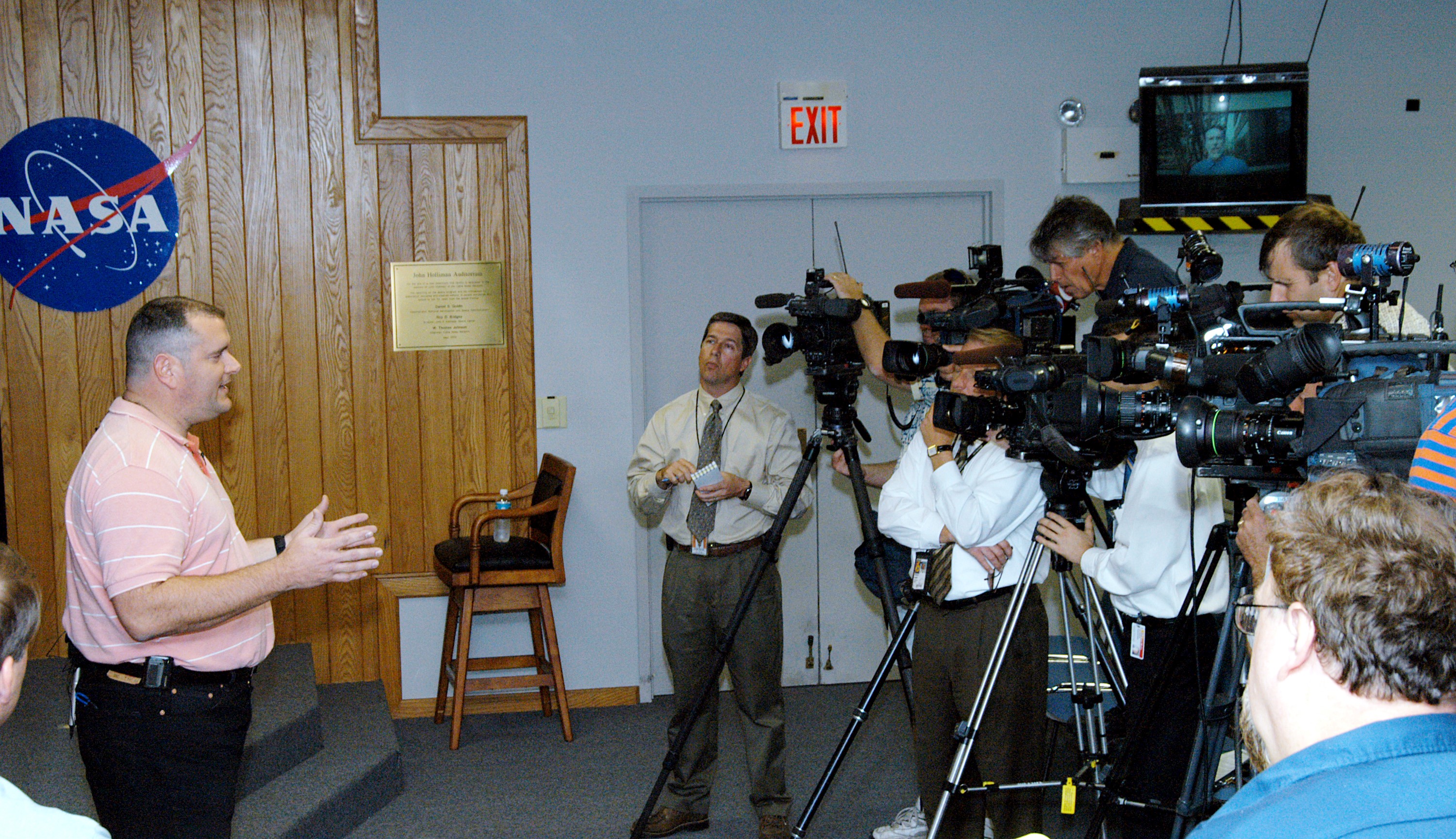 KENNEDY SPACE CENTER, FLA. - Armando Oliu, Final Inspection Team lead for the Shuttle program, speaks to reporters about the aid the Image Analysis Lab is giving the FBI in a kidnapping case. Oliu oversees the image lab that is using an advanced SGI® TP9500 data management system to review the tape of the kidnapping in progress in Sarasota, Fla. KSC installed the new $3.2 million system in preparation for Return to Flight of the Space Shuttle fleet. The lab is studying the Sarasota kidnapping video to provide any new information possible to law enforcement officers. KSC is joining NASA’s Marshall Space Flight Center in Alabama in reviewing the tape.