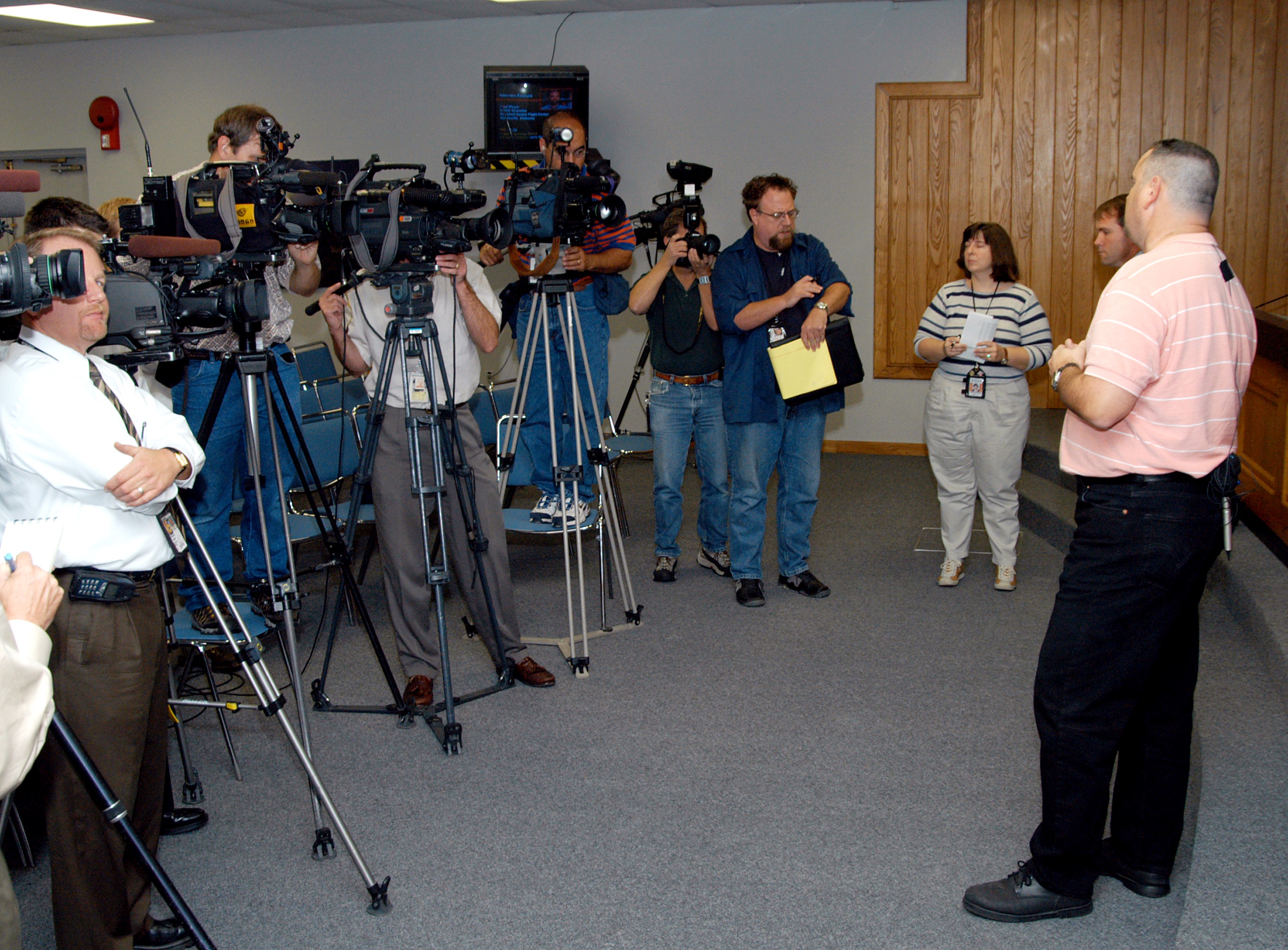 KENNEDY SPACE CENTER, FLA. - Reporters are eager to hear from Armando Oliu about the aid the Image Analysis Lab is giving the FBI in a kidnapping case. Oliu, Final Inspection Team lead for the Shuttle program, oversees the lab that is using an advanced SGI® TP9500 data management system to review the tape of the kidnapping in progress in Sarasota, Fla. KSC installed the new $3.2 million system in preparation for Return to Flight of the Space Shuttle fleet. The lab is studying the Sarasota kidnapping video to provide any new information possible to law enforcement officers. KSC is joining NASA’s Marshall Space Flight Center in Alabama in reviewing the tape.