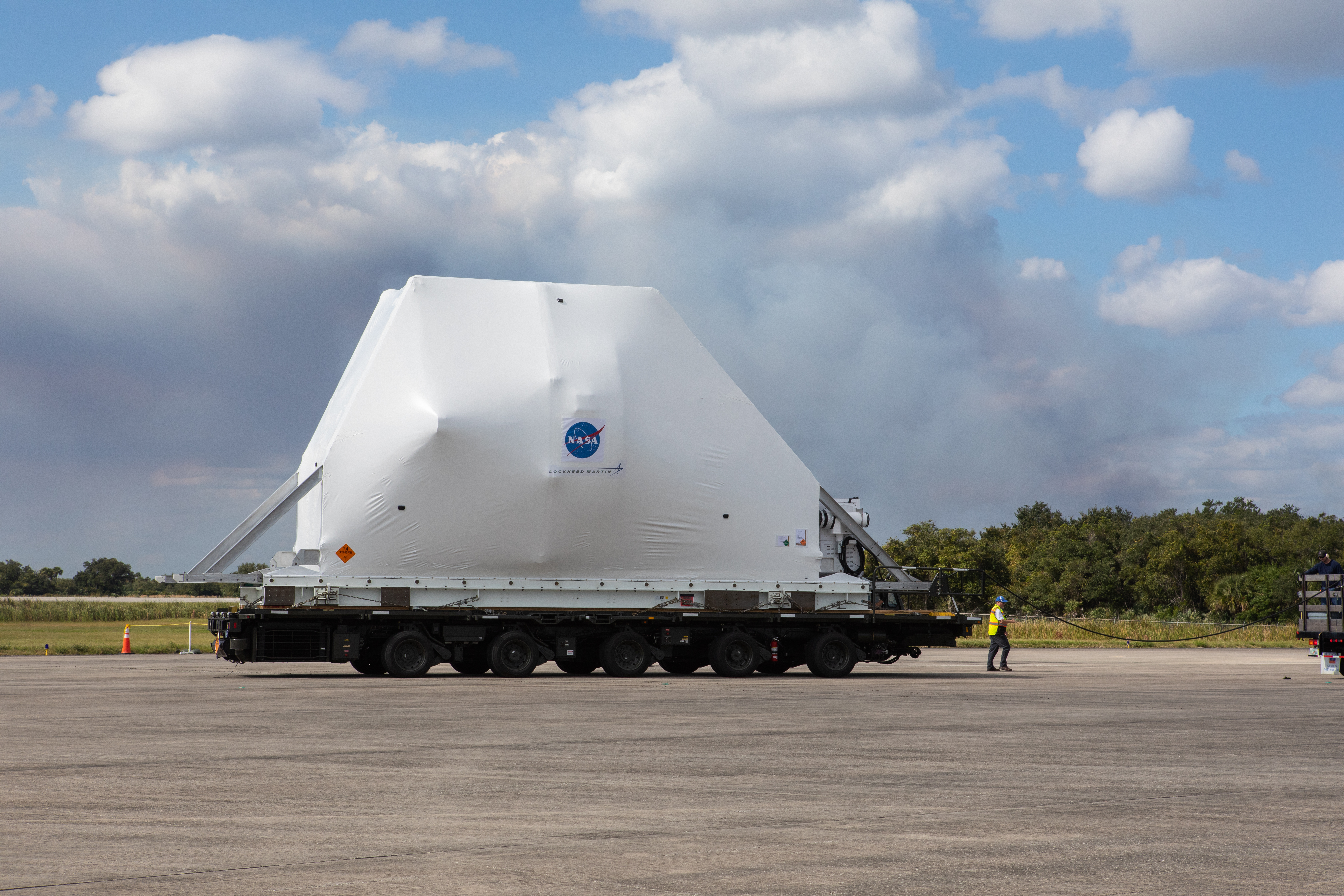 Orion CSM Load onto Guppy