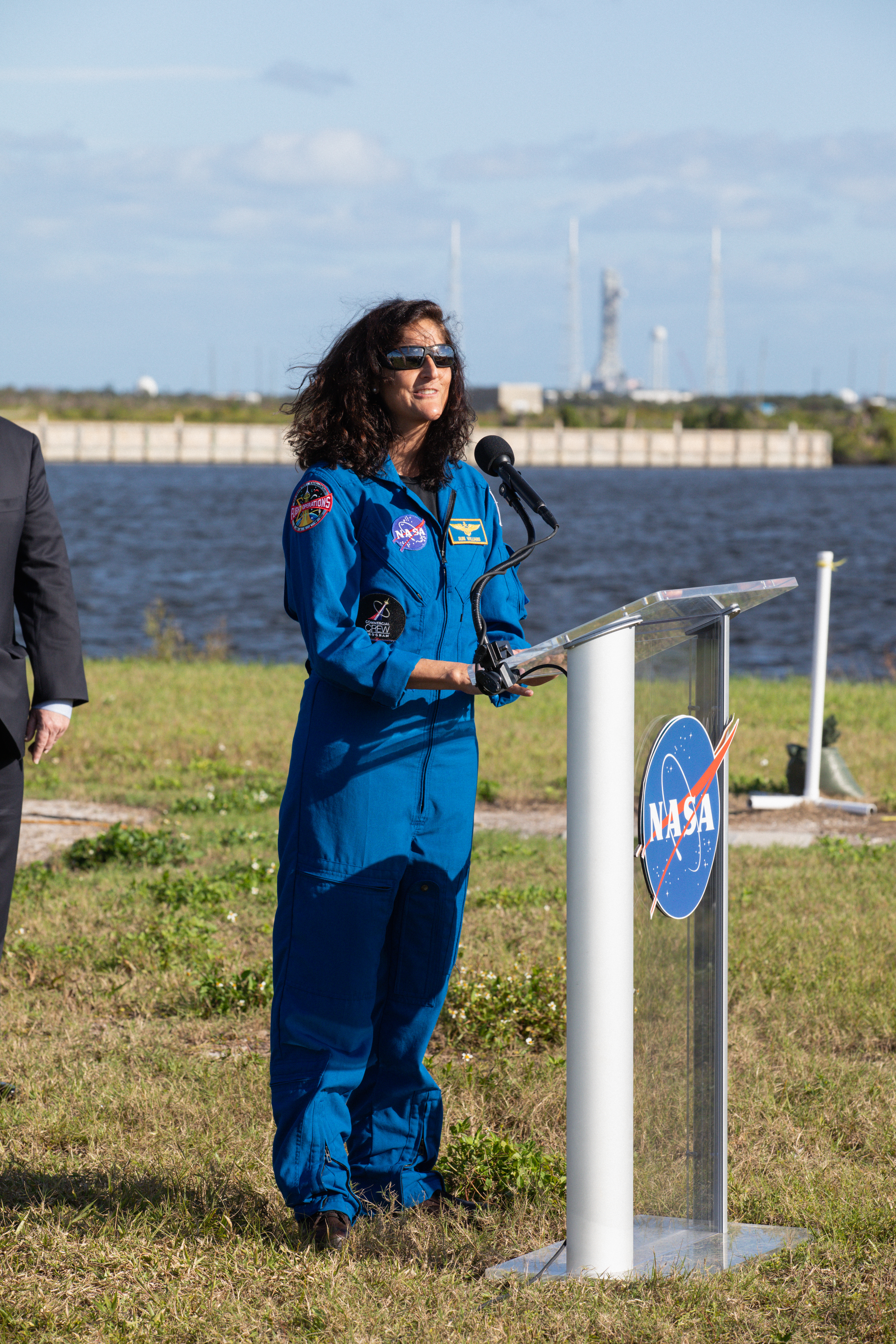 Administrator with Astronauts and KSC Center Director Briefing