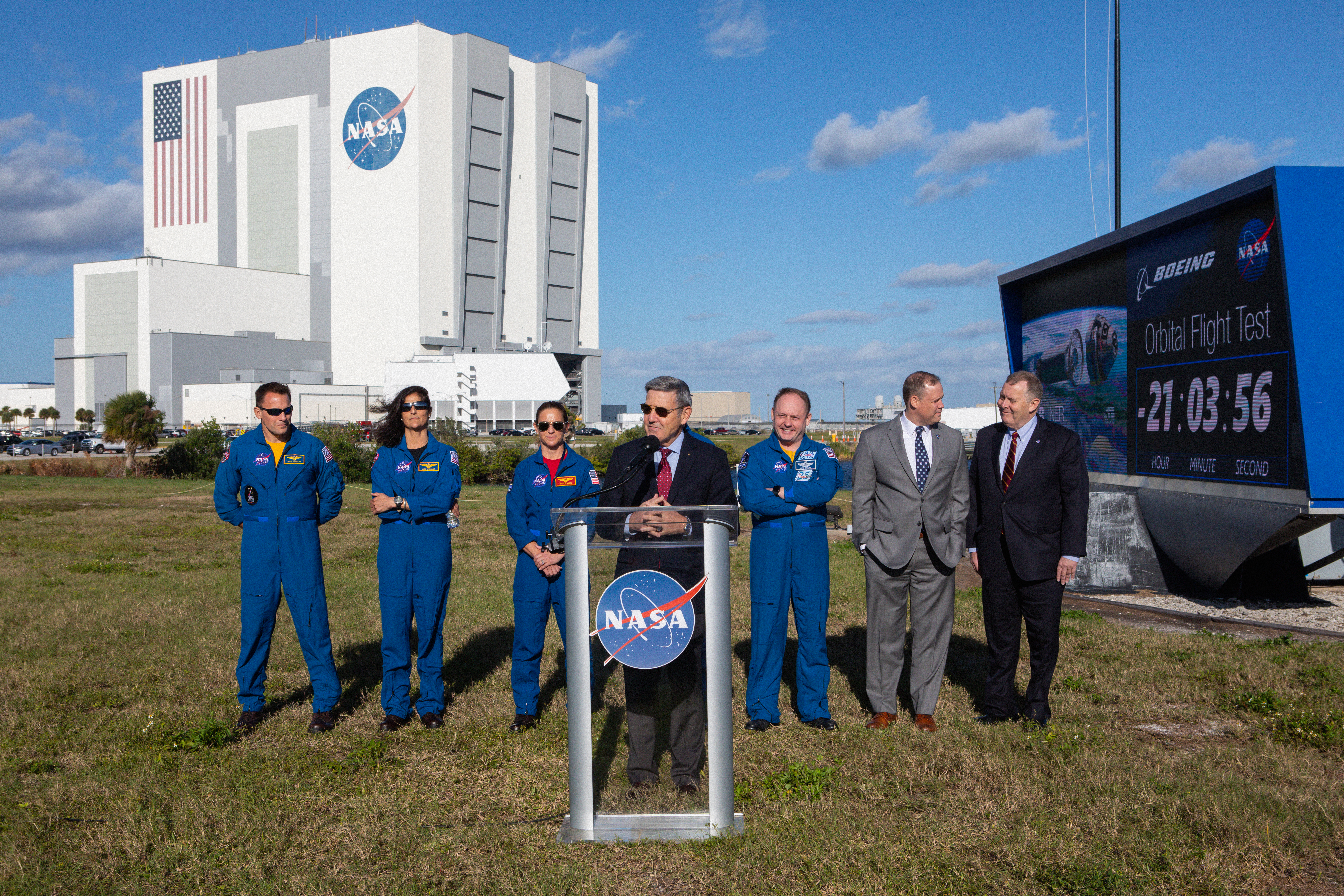 Administrator with Astronauts and KSC Center Director Briefing