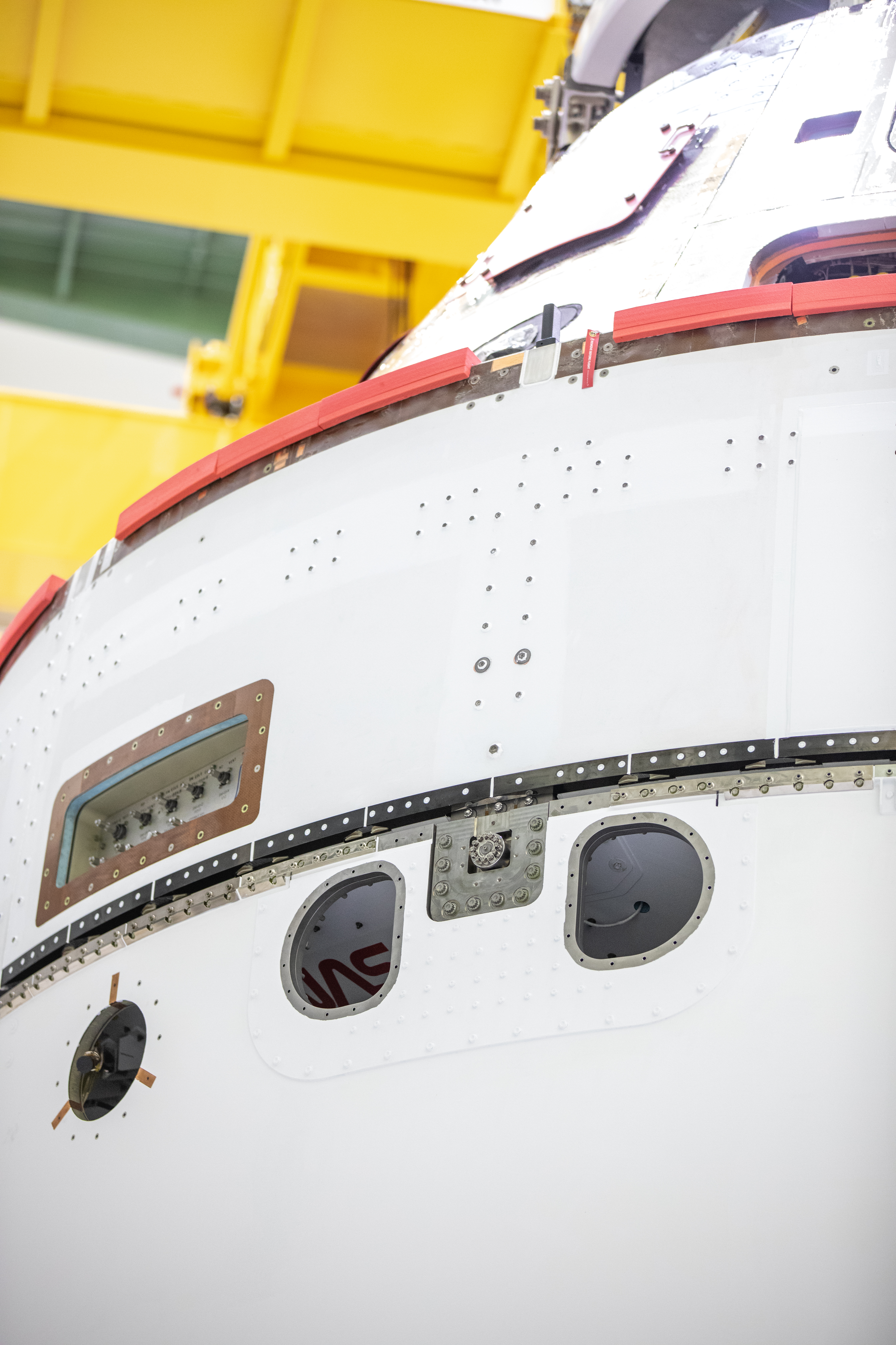 Artemis I Spacecraft Adapter Jettison Fairing Installation