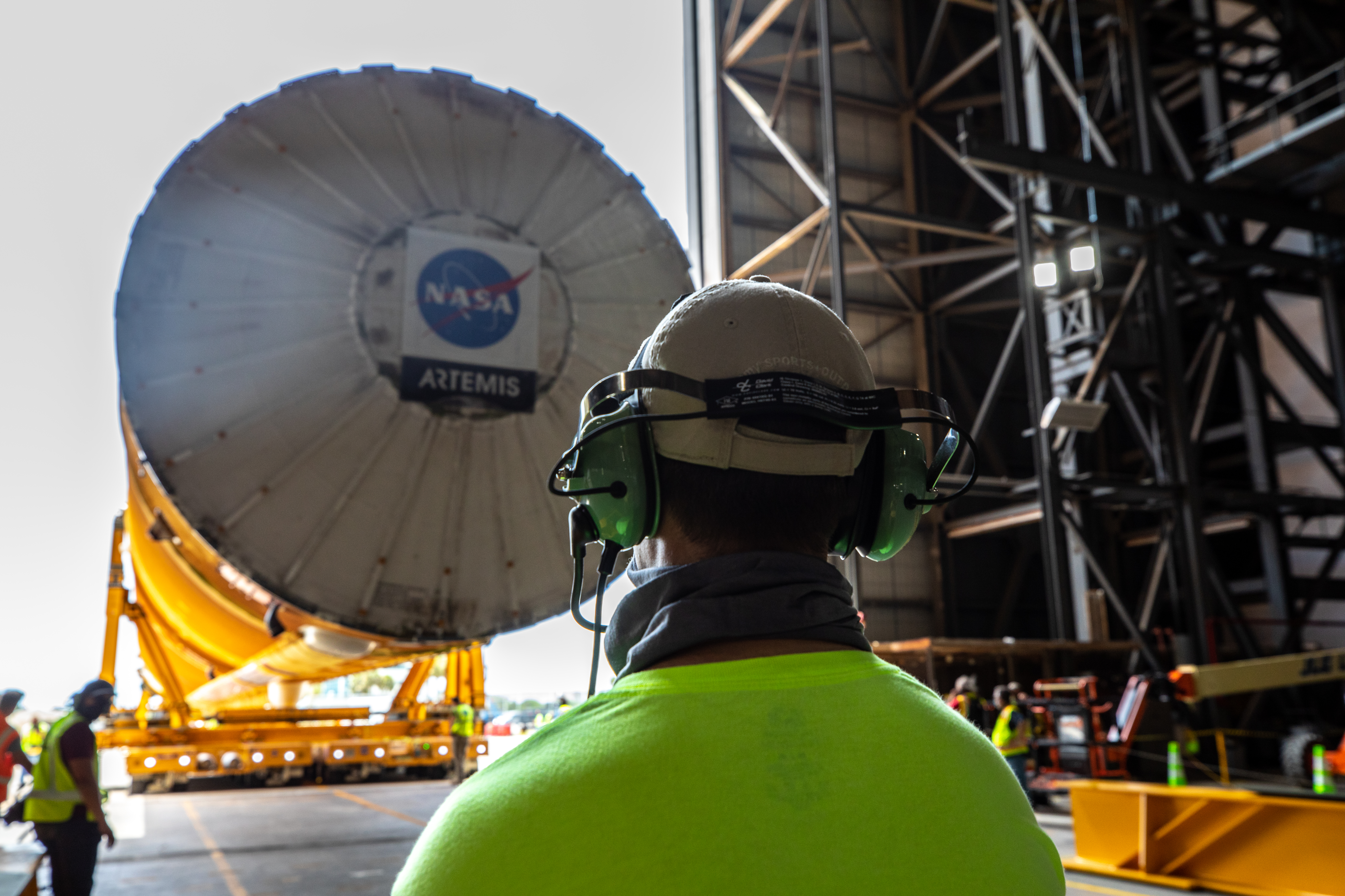 Artemis I Core Stage Offload to VAB