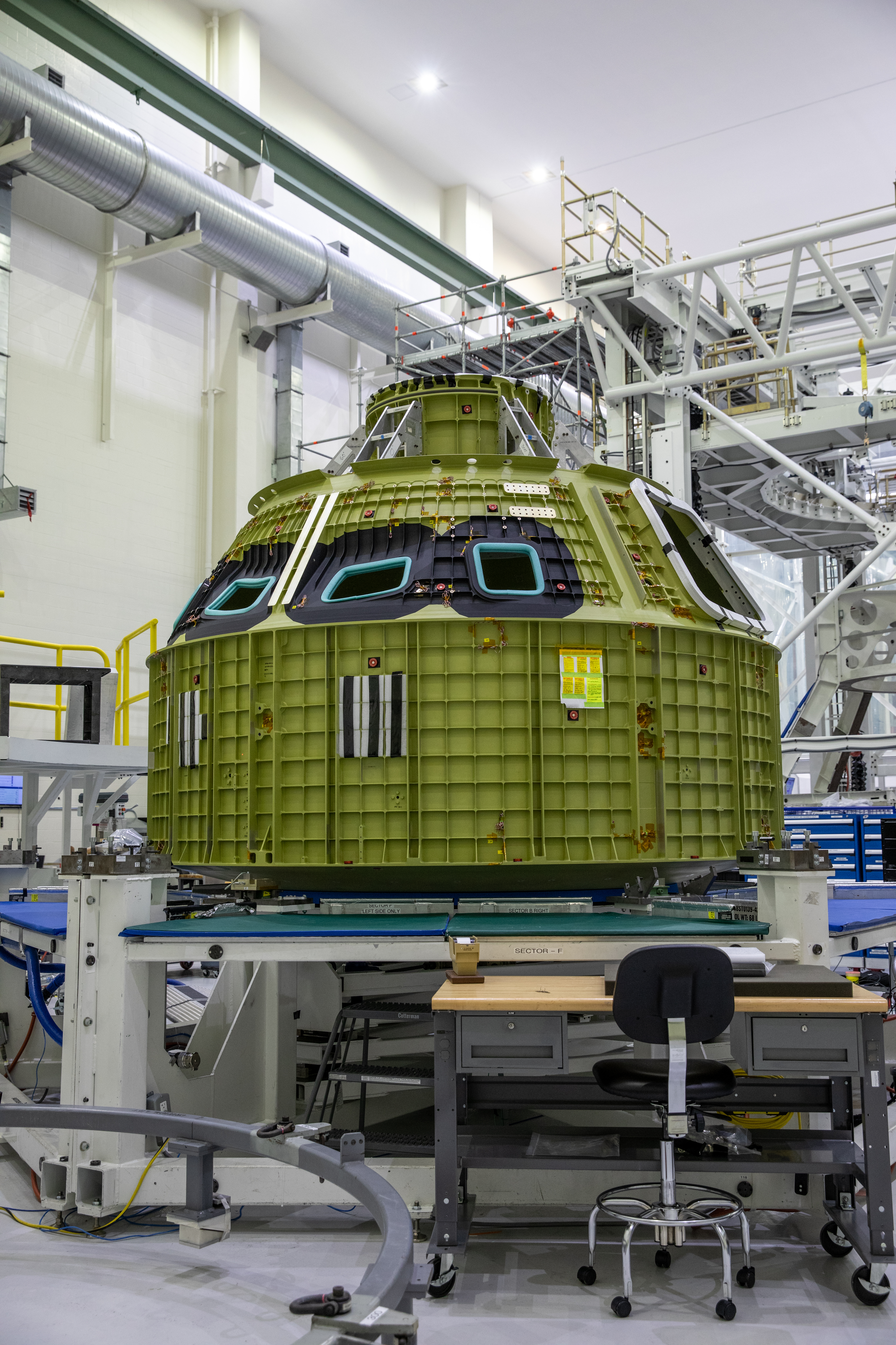 Artemis IV Pressure Vessel and Artemis II European Service Modul