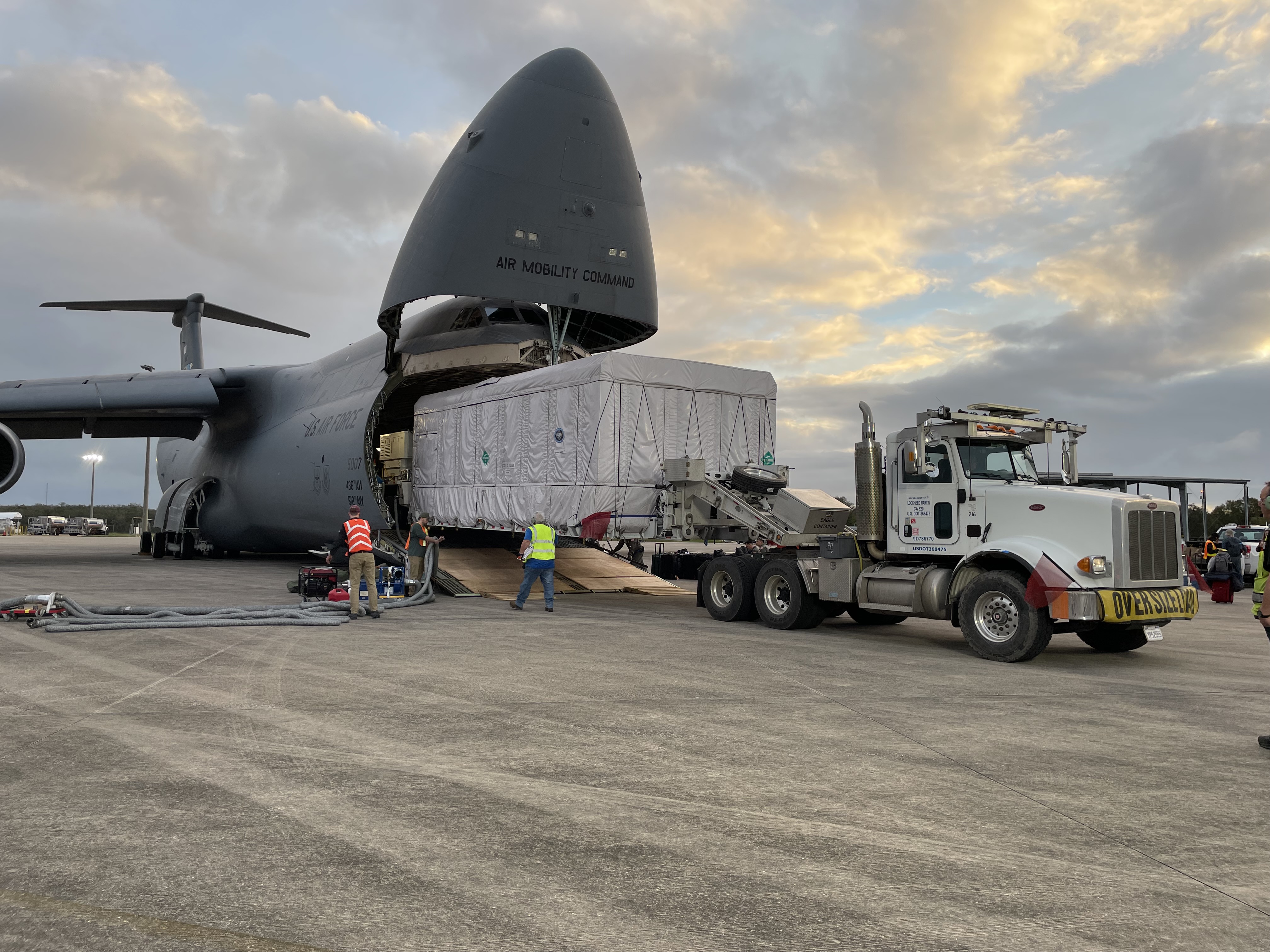 GOES-U Spacecraft Arrival and Offload