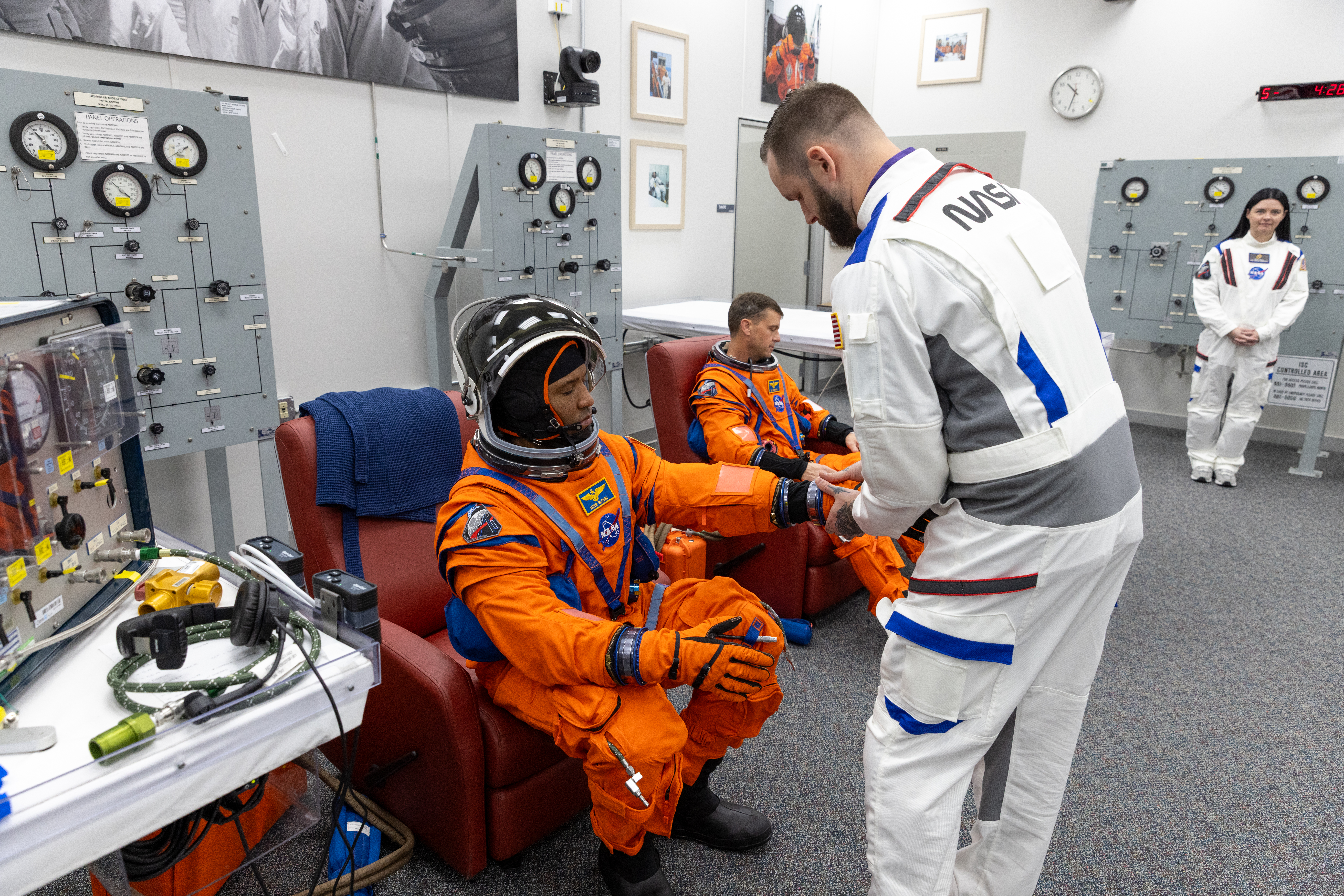 Artemis II CDDT - Suit Up and Walkout