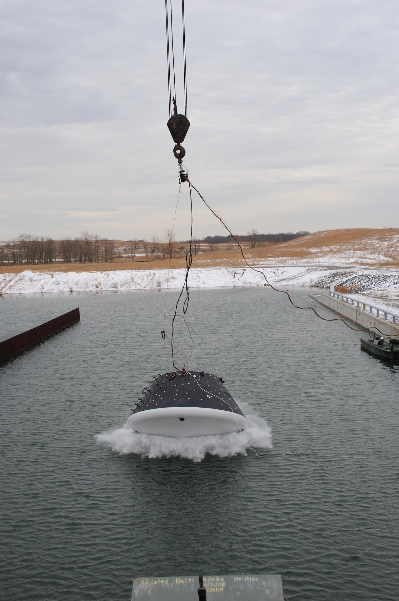 Crew Module Water Landing Model Assent (CMWLMA)