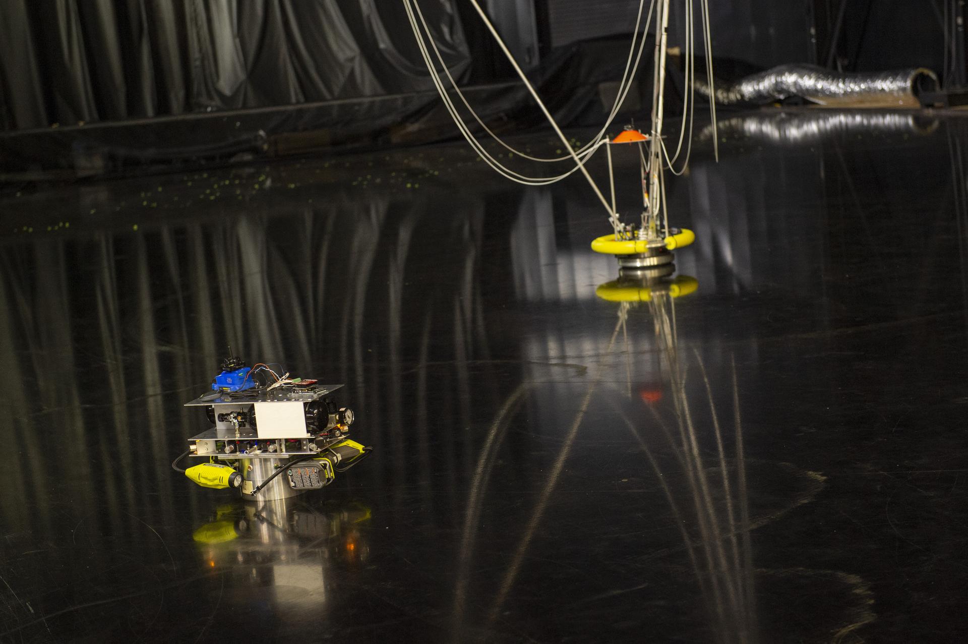 STEERABLE AIR BEARING TETHER DEPLOYMENT