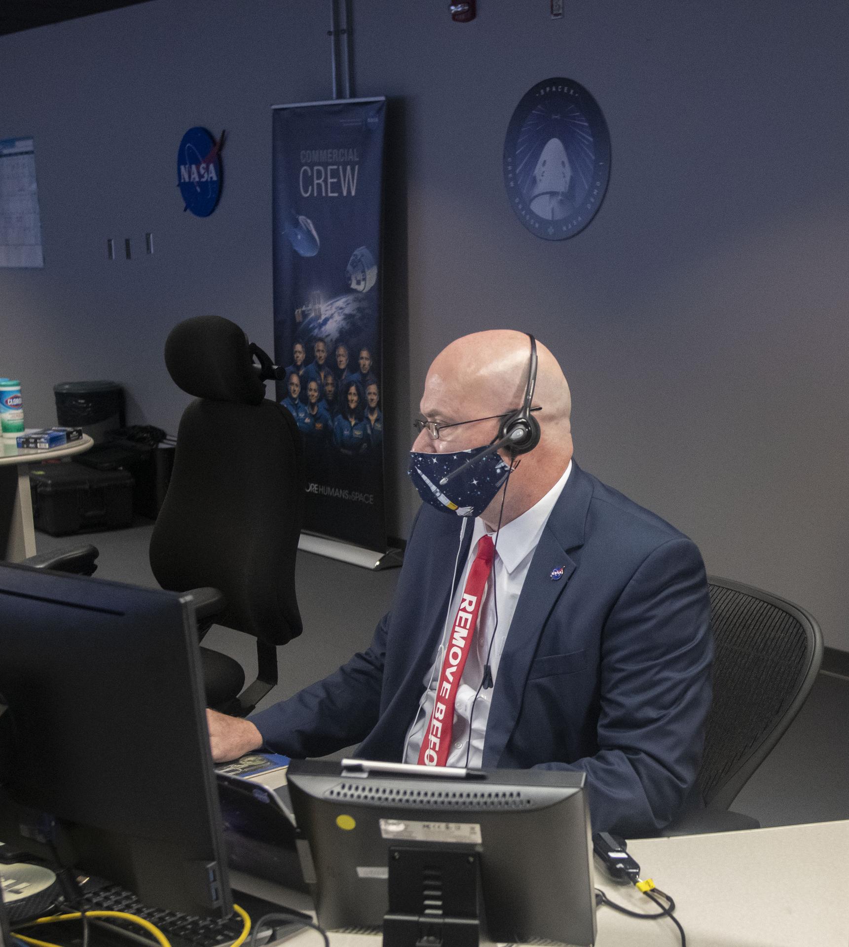 MSFC Teams at MSFCC Moniter Launch Conditions for Crew 1 Mission