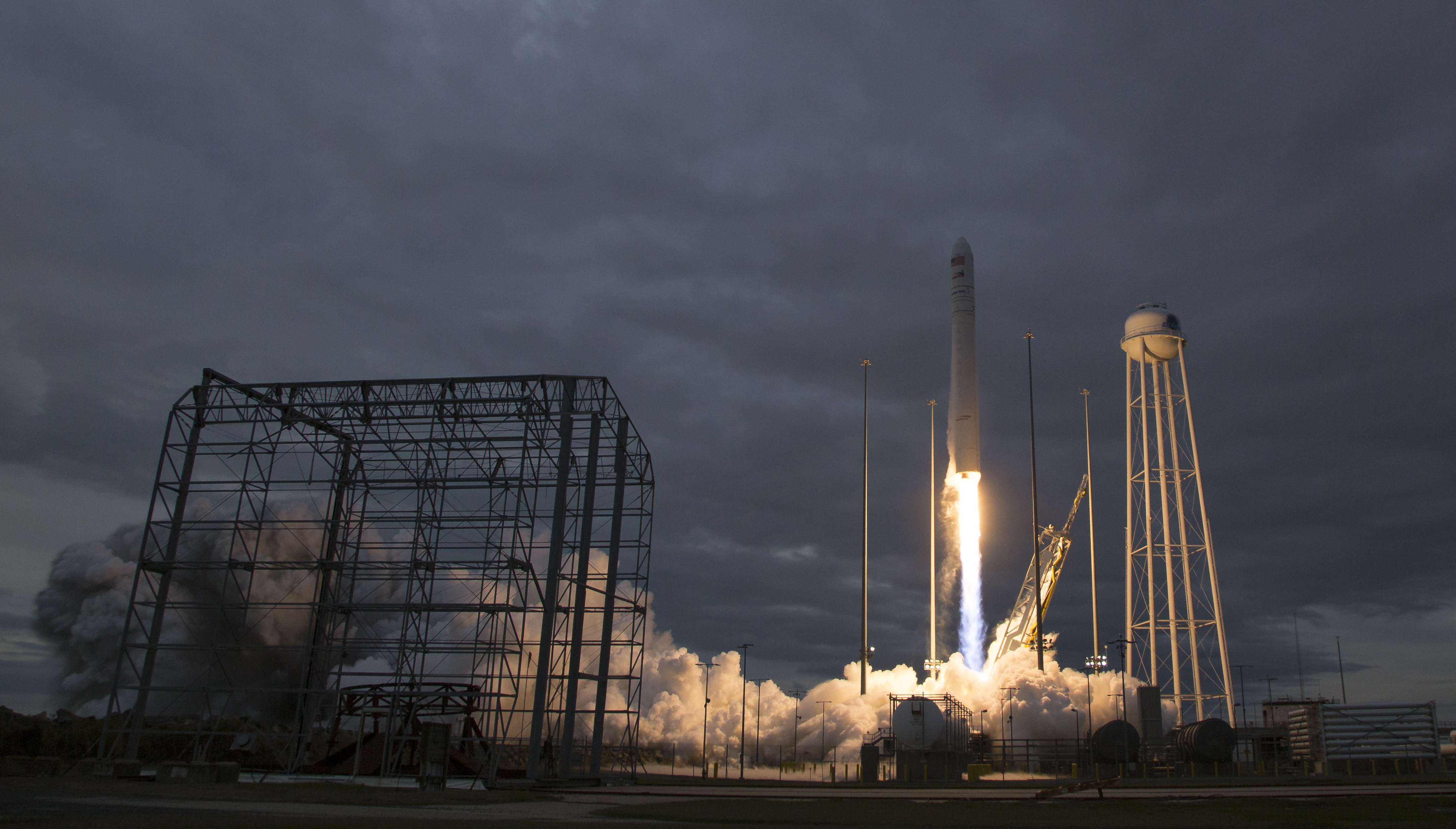 Orbital ATK CRS-8 Launch