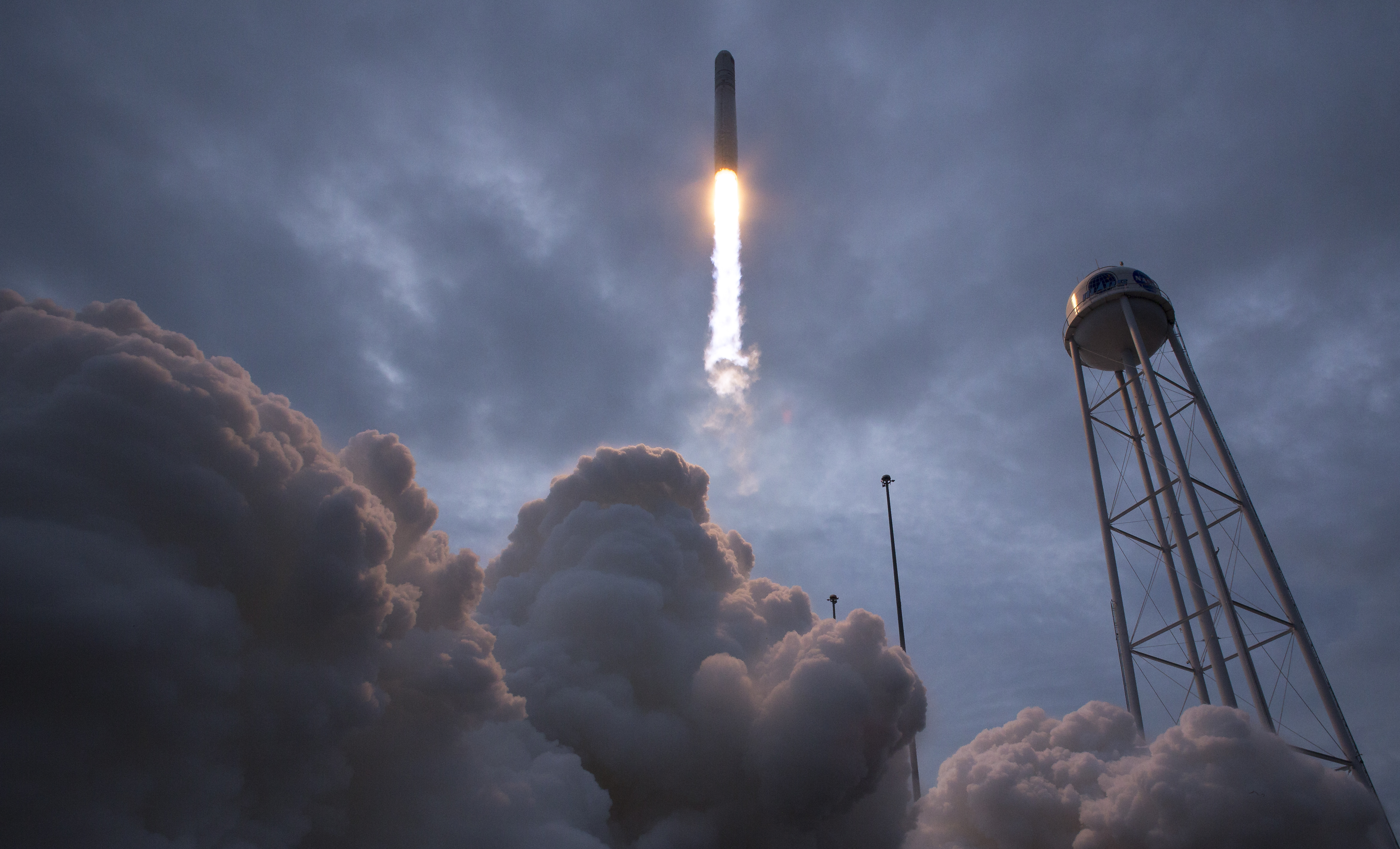 Orbital ATK CRS-8 Launch